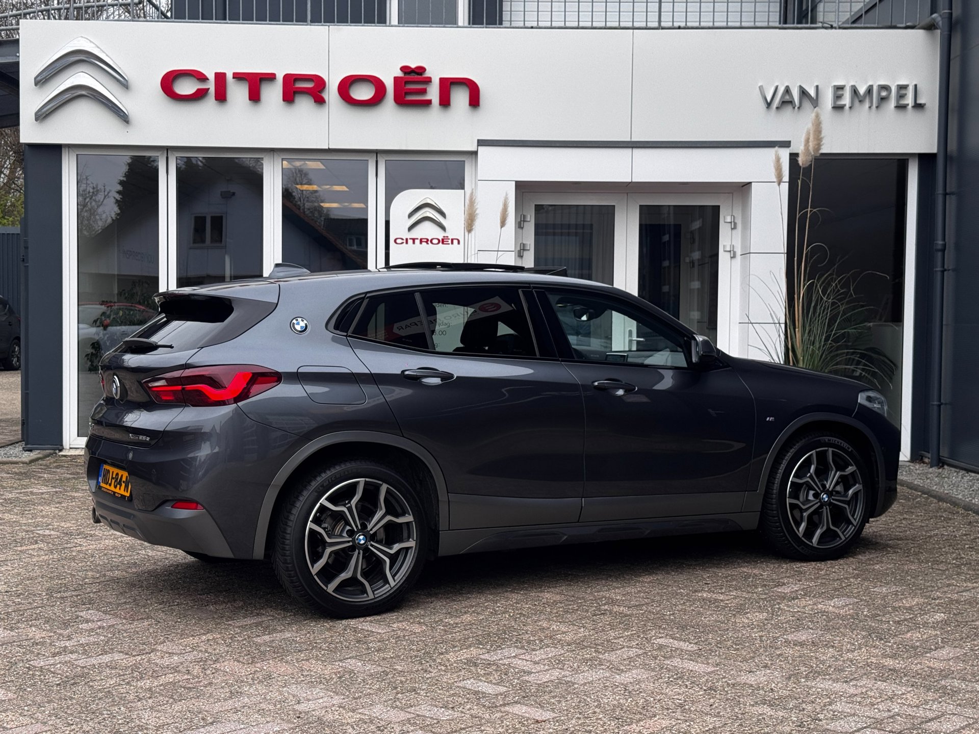 Foto van BMW X2 Xdrive25e