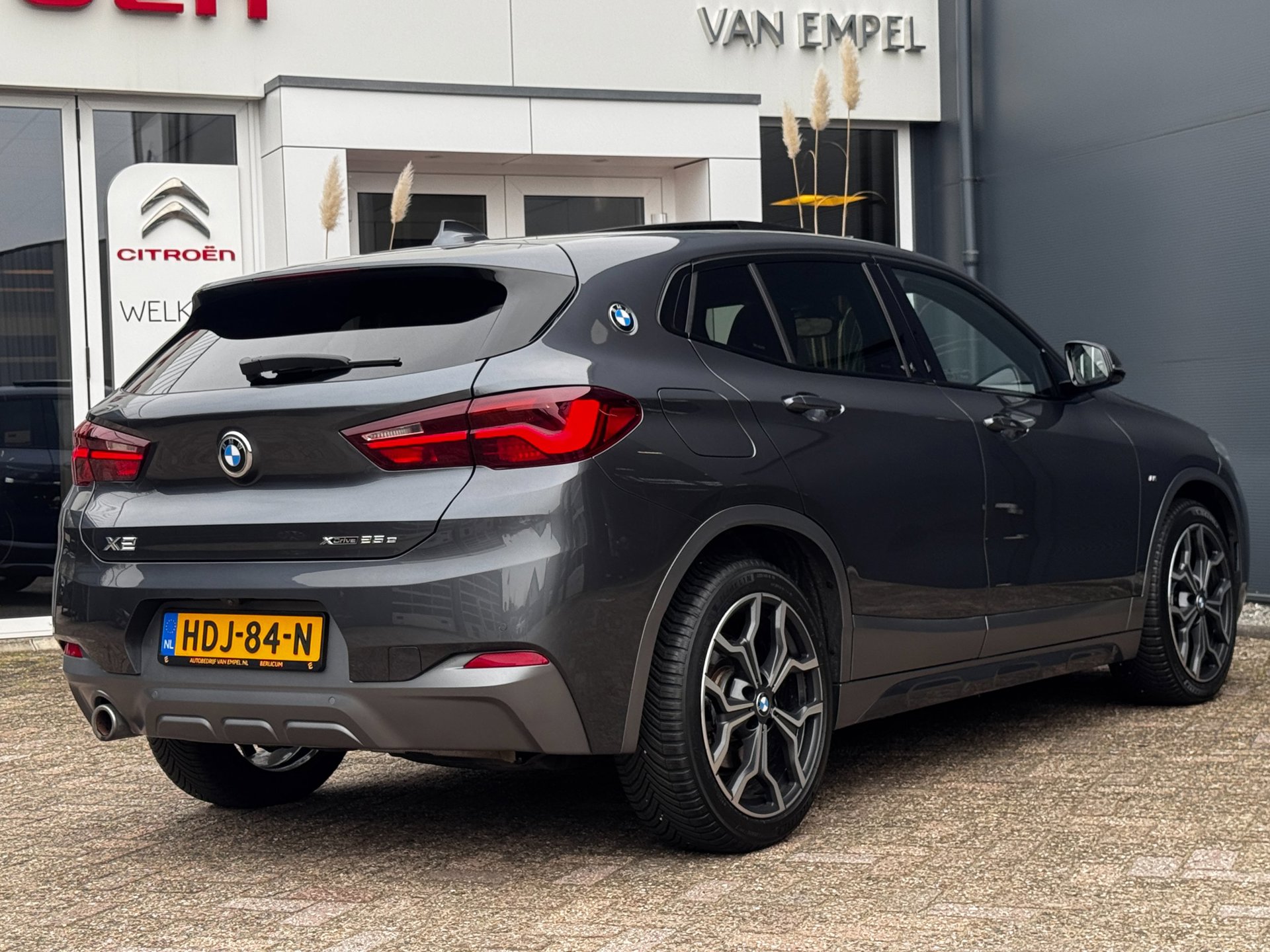 Foto van BMW X2 Xdrive25e