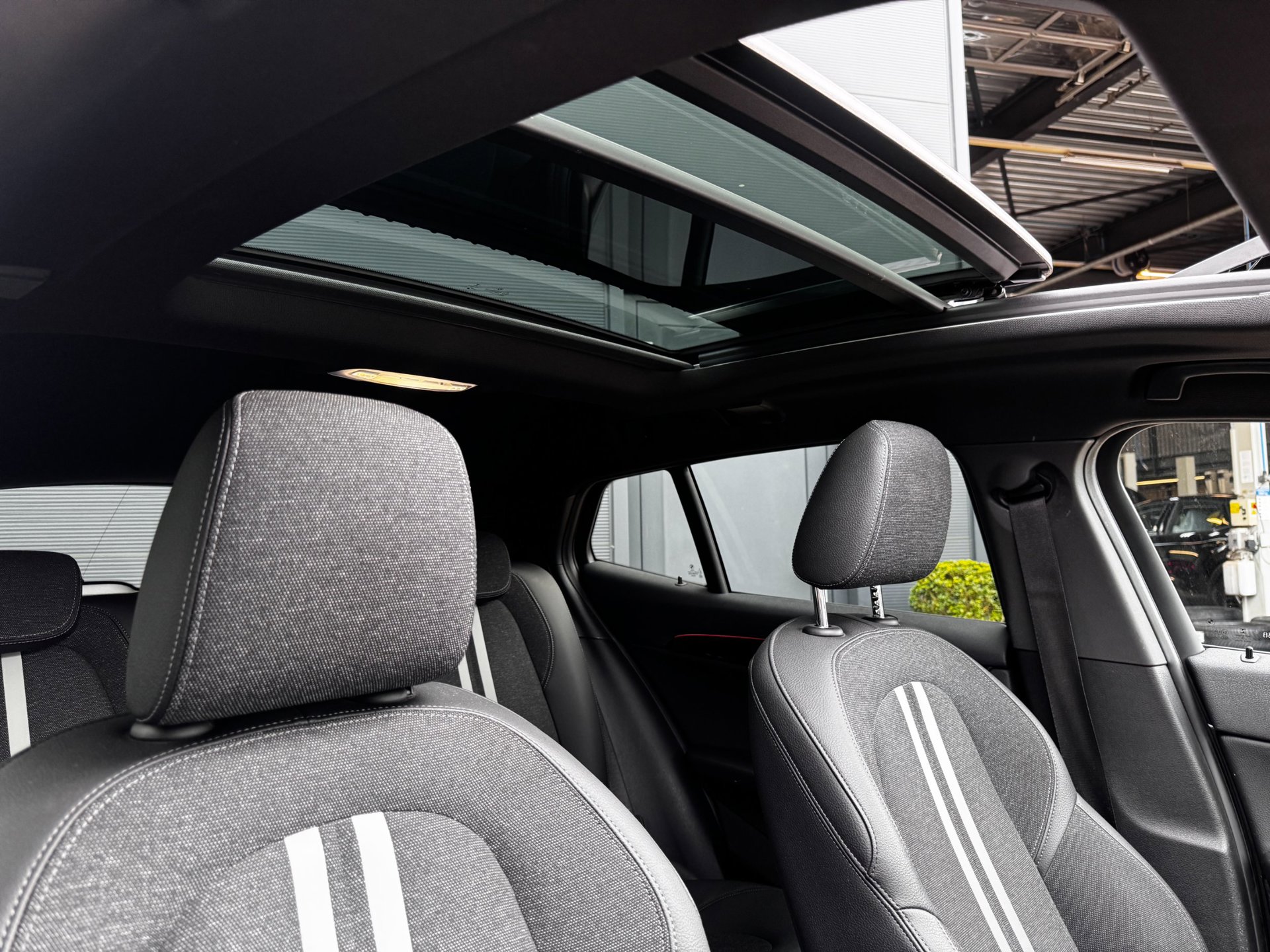 Foto van BMW X2 Xdrive25e