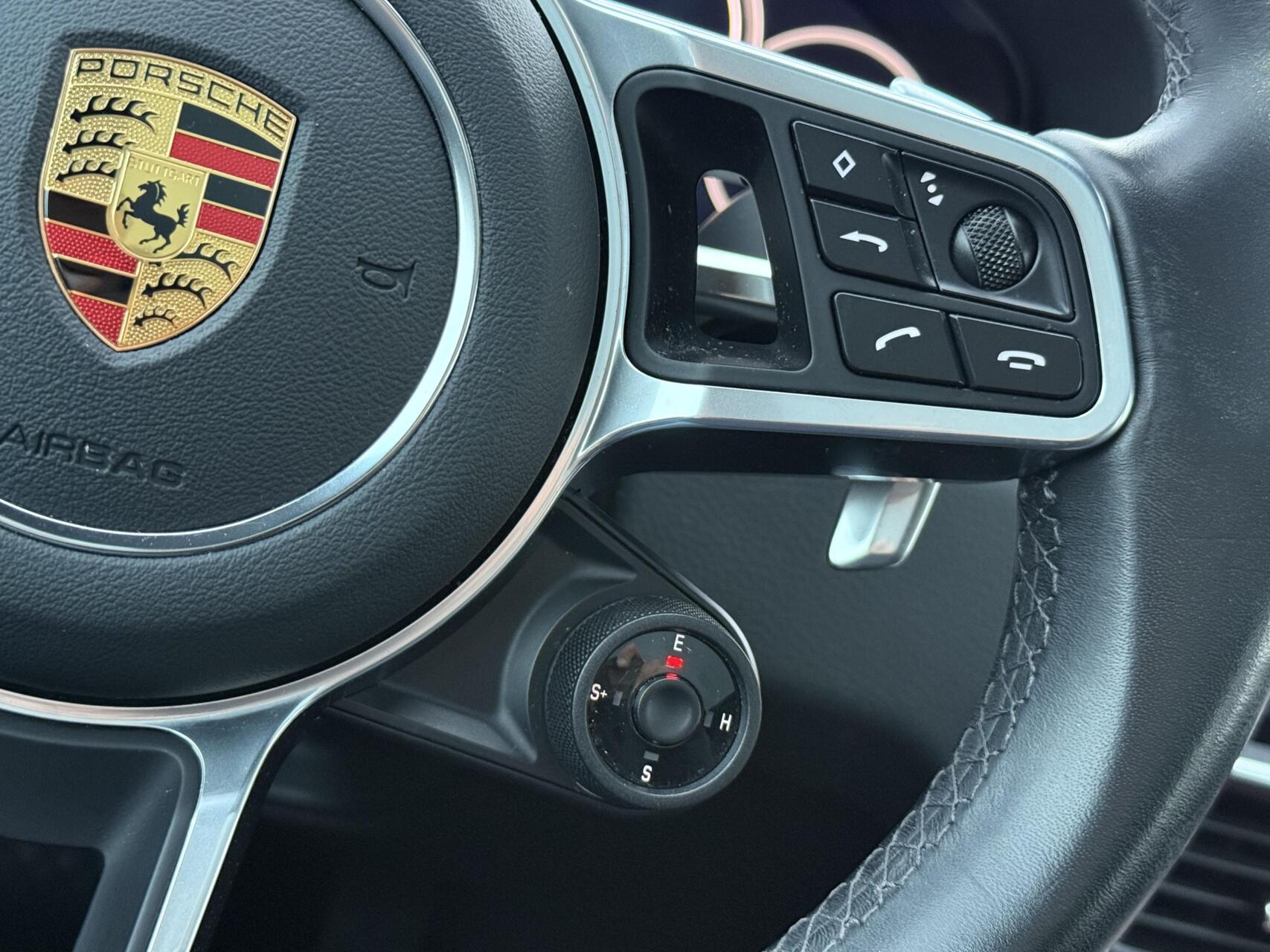 Foto van Porsche Cayenne E-hybrid