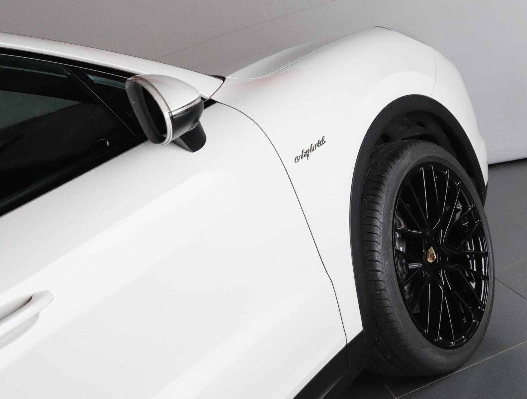 Foto van Porsche Cayenne E-hybrid
