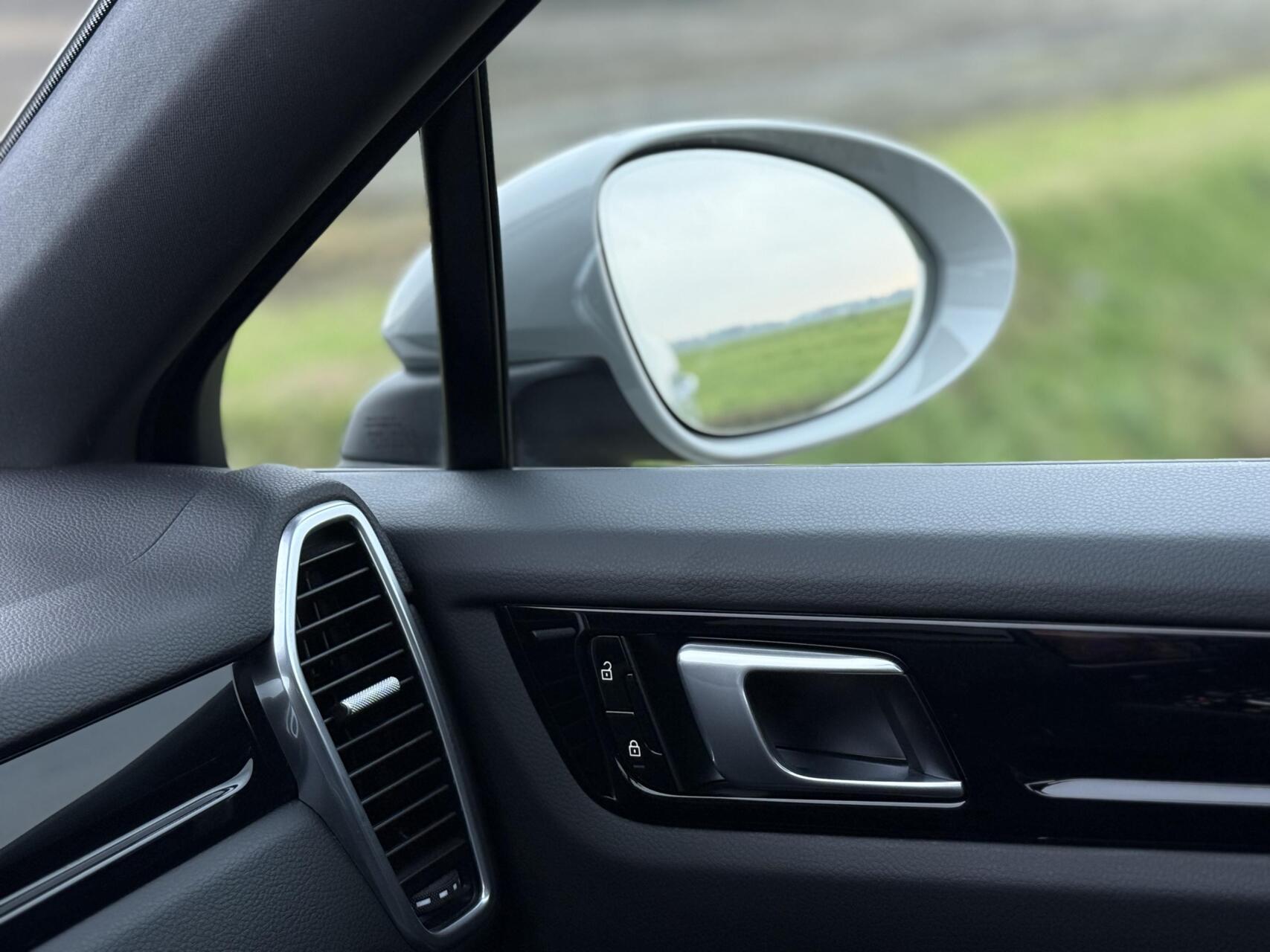 Foto van Porsche Cayenne E-hybrid