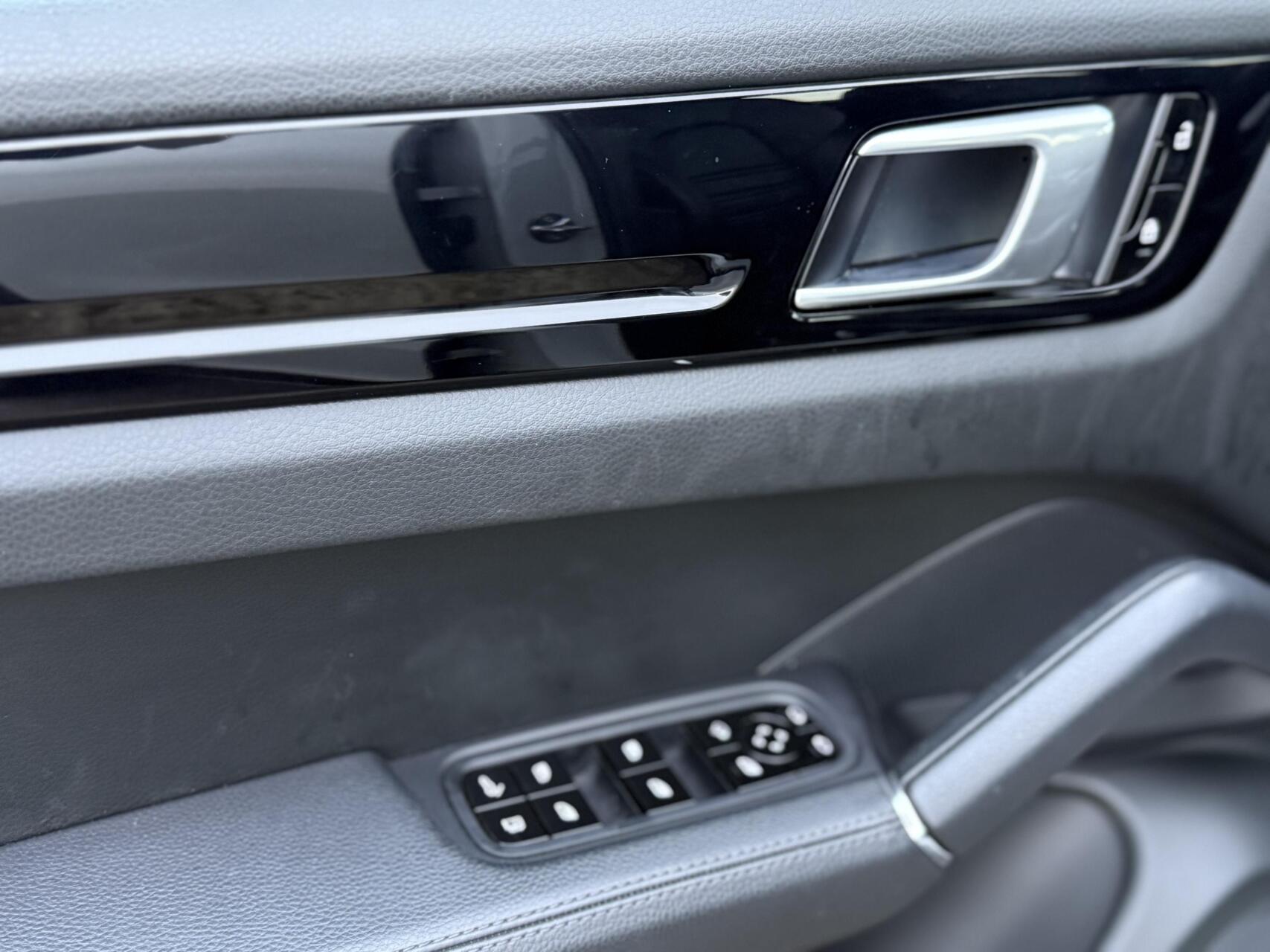 Foto van Porsche Cayenne E-hybrid