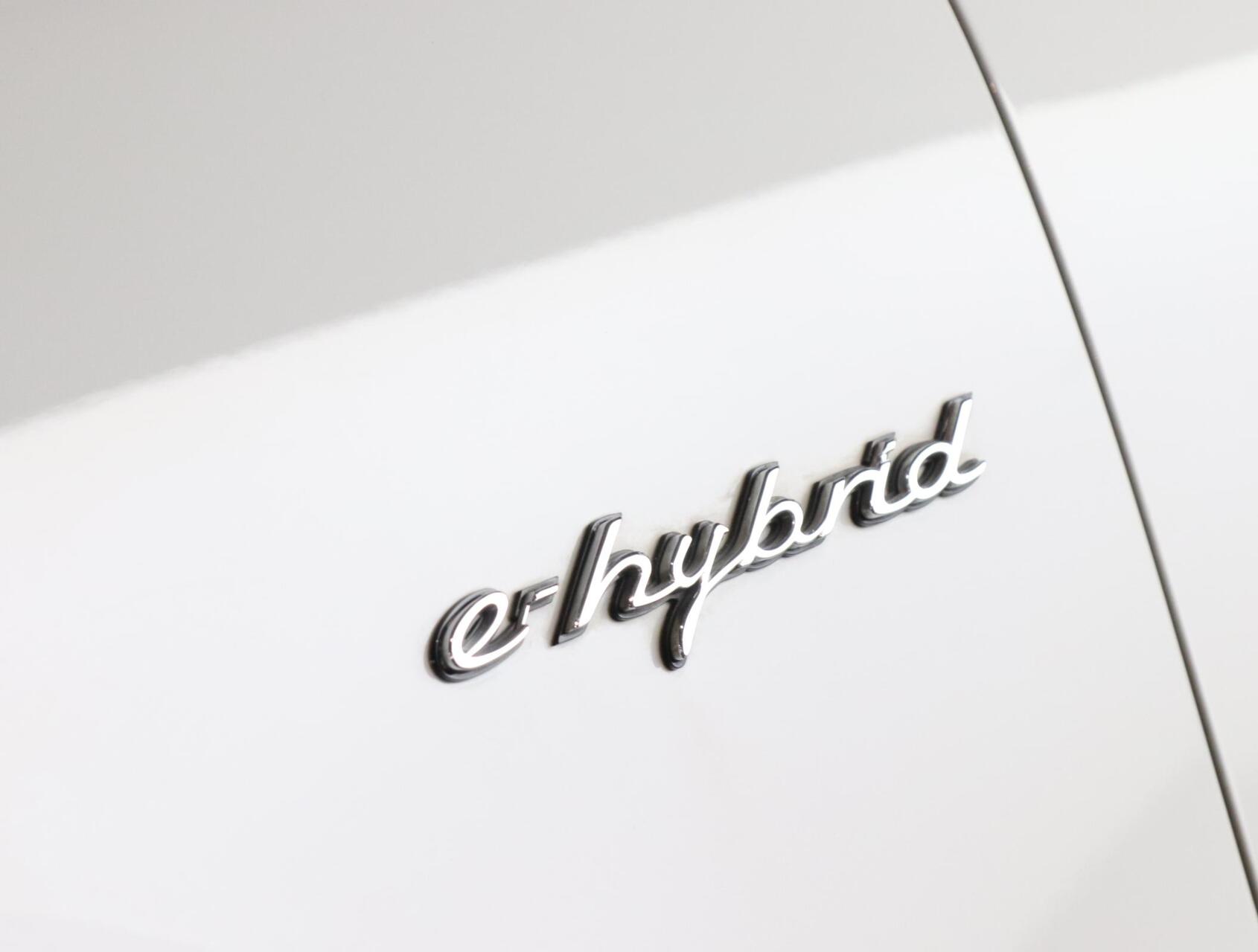 Foto van Porsche Cayenne E-hybrid