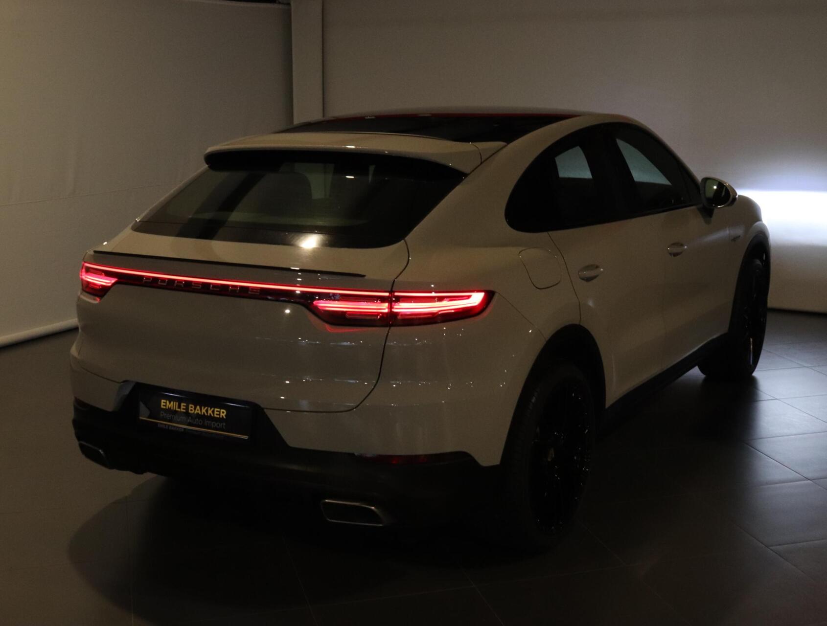 Foto van Porsche Cayenne E-hybrid