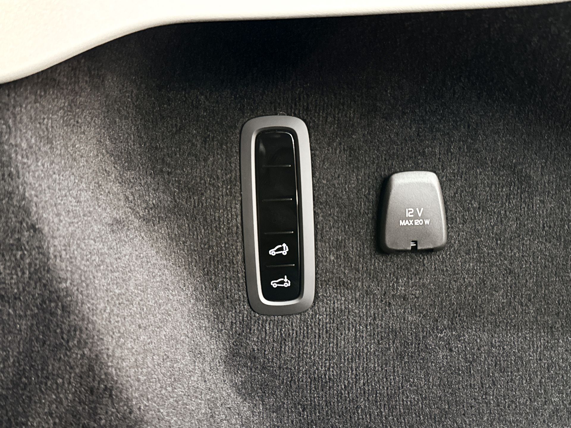 Foto van Volvo Es90
