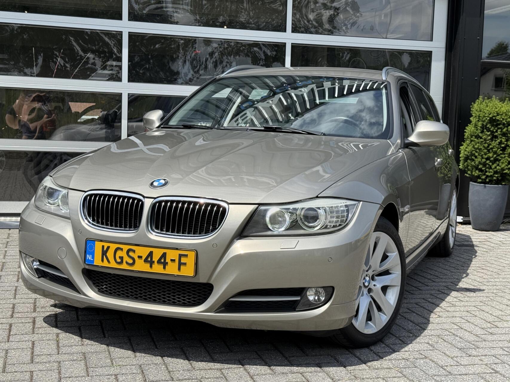 Foto van BMW 325i xDrive