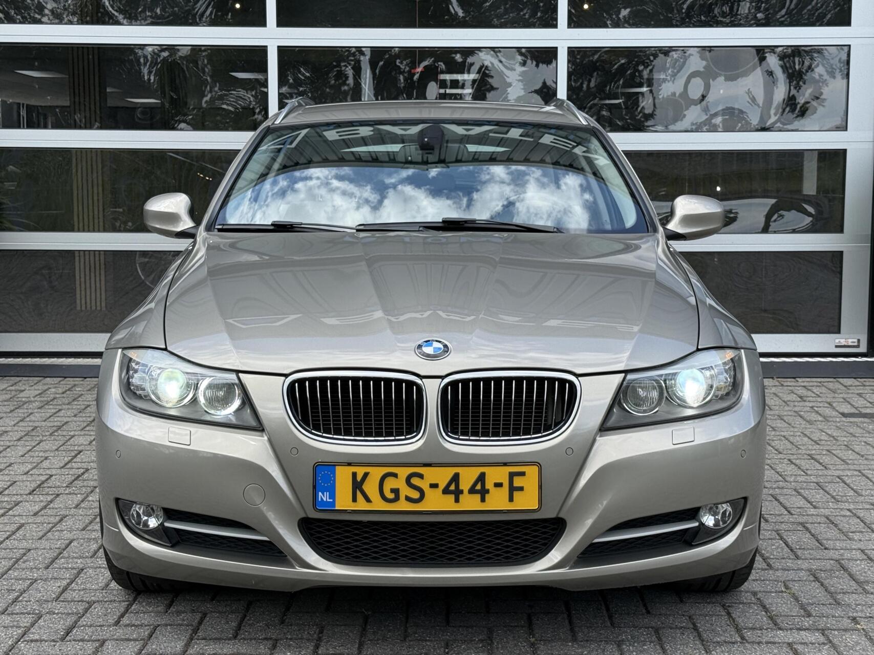 Foto van BMW 325i xDrive