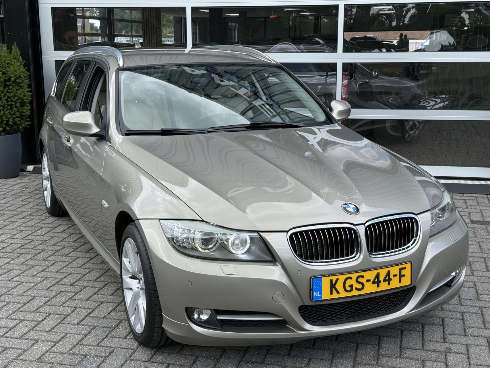 Foto van BMW 325i xDrive