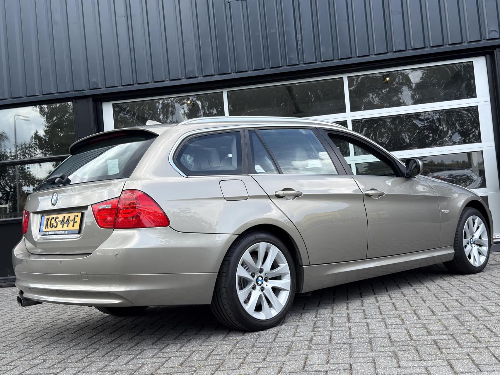 Foto van BMW 325i xDrive