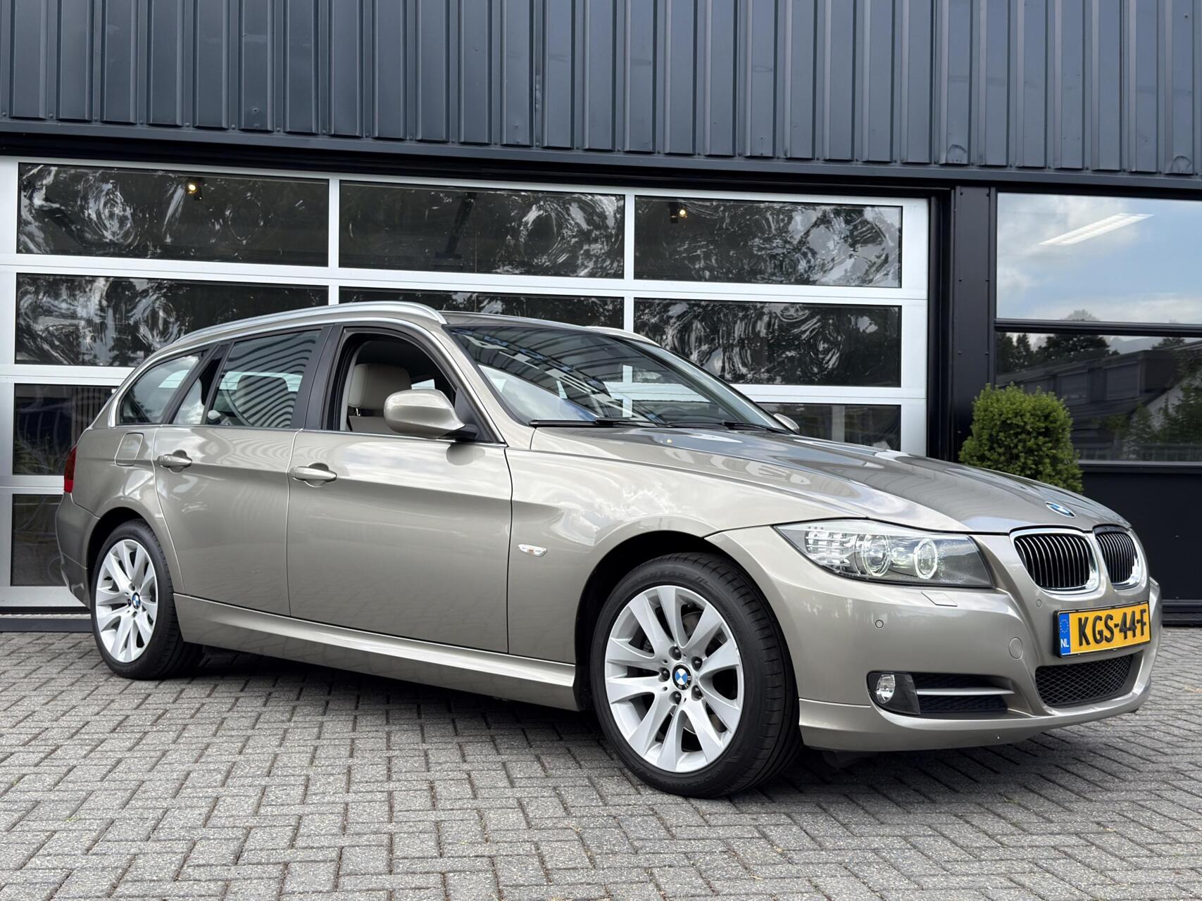 Foto van BMW 325i xDrive