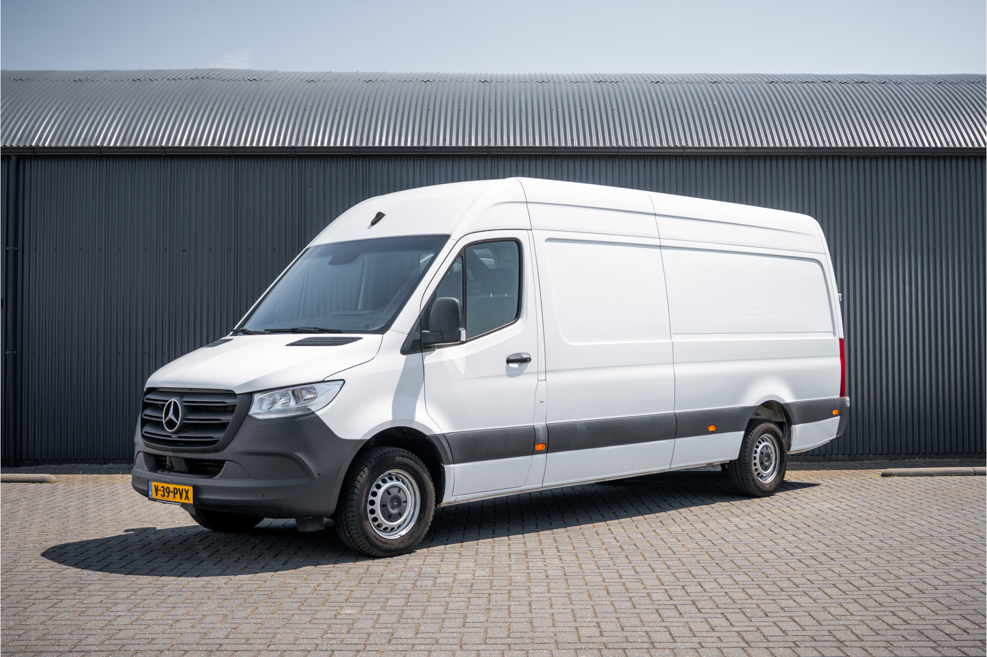 Mercedes-Benz Sprinter 317 CDI L3H2 | 170 PK | Automaat | Camera | Mbux | Cruise | PDC | Trekhaak 2023 - voorkant