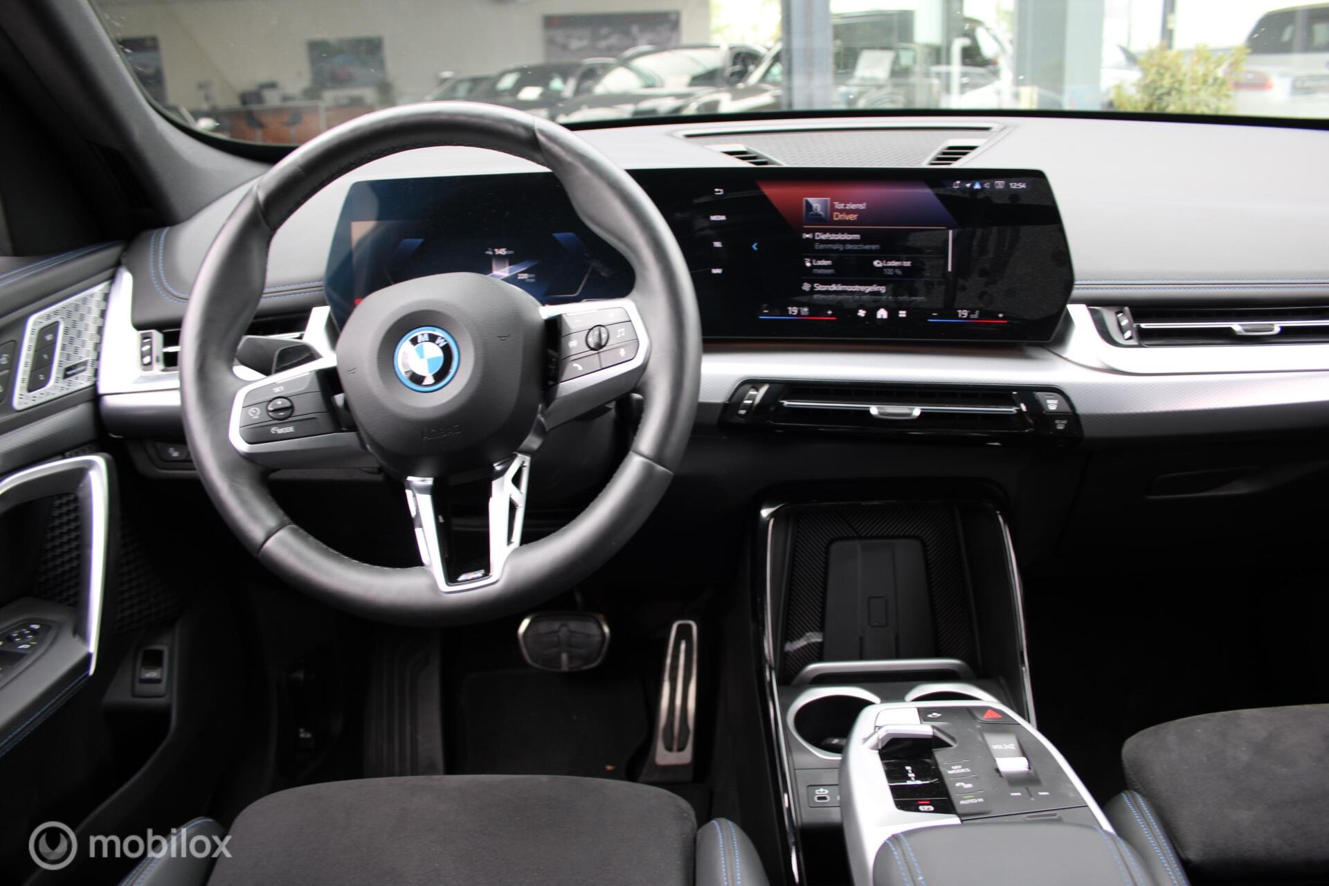 Foto van BMW Ix1