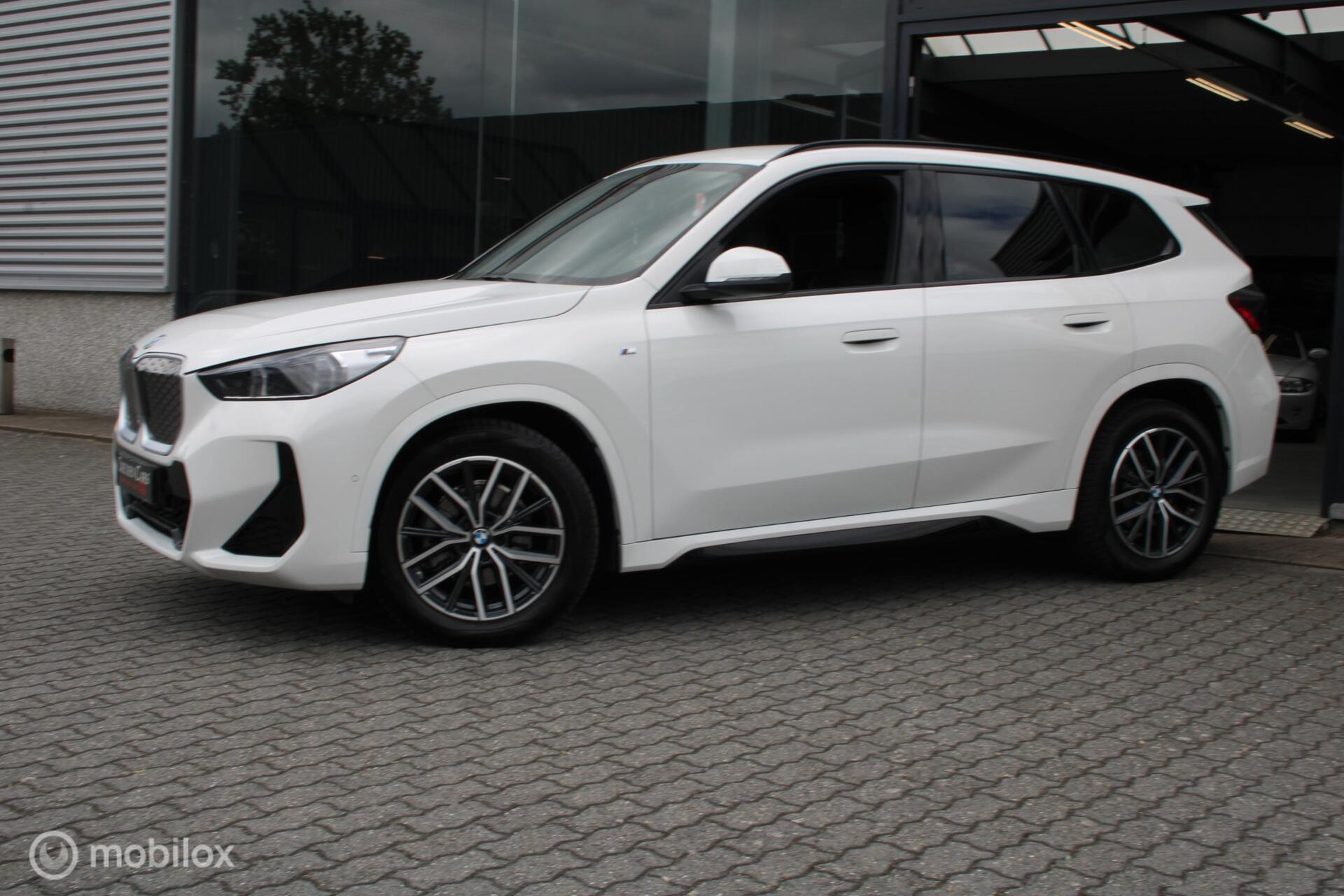 Foto van BMW Ix1