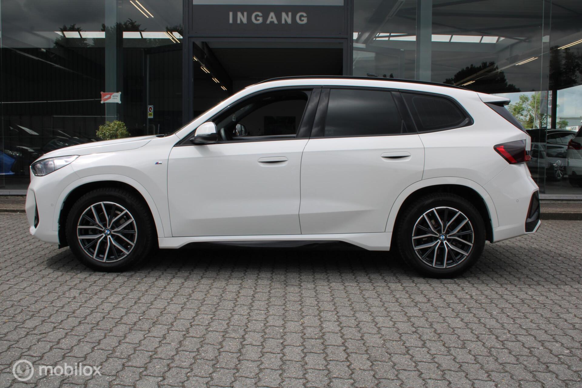 Foto van BMW Ix1