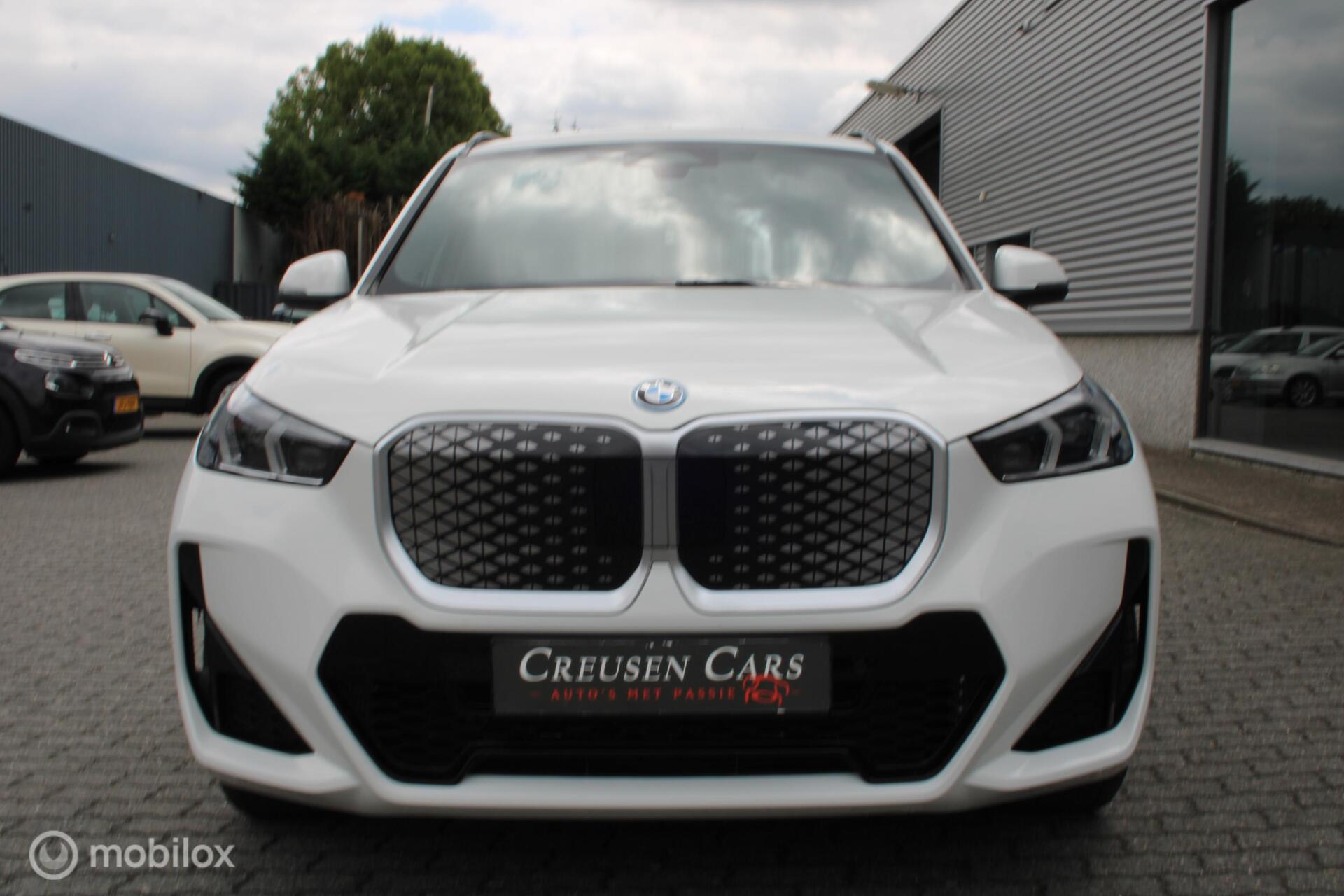 Foto van BMW Ix1