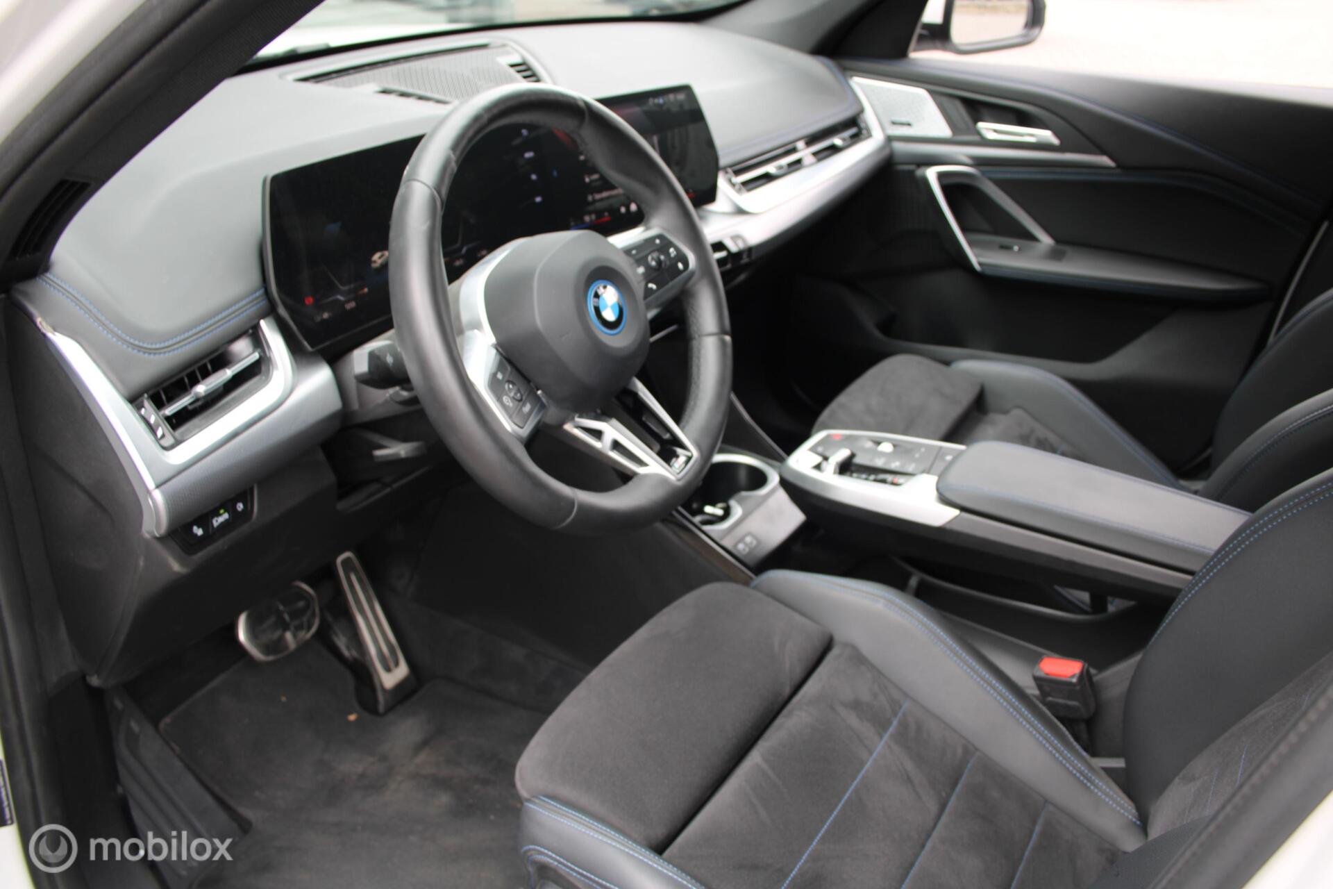 Foto van BMW Ix1