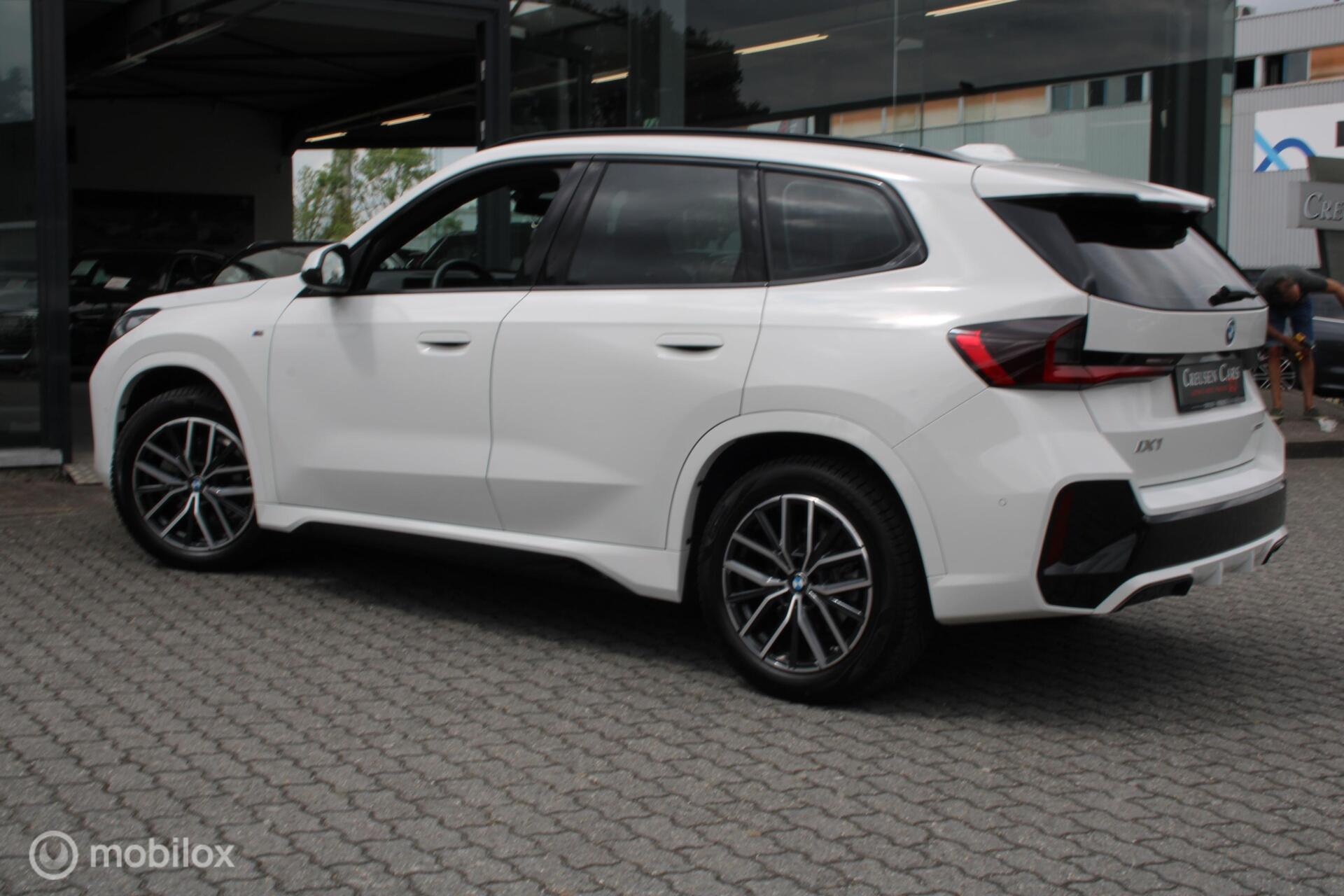 Foto van BMW Ix1