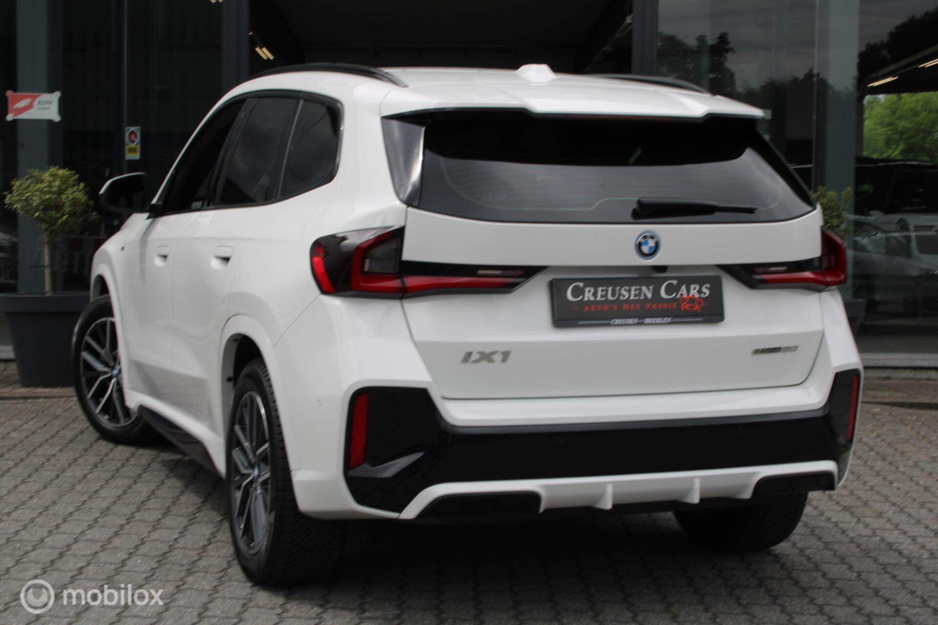 Foto van BMW Ix1