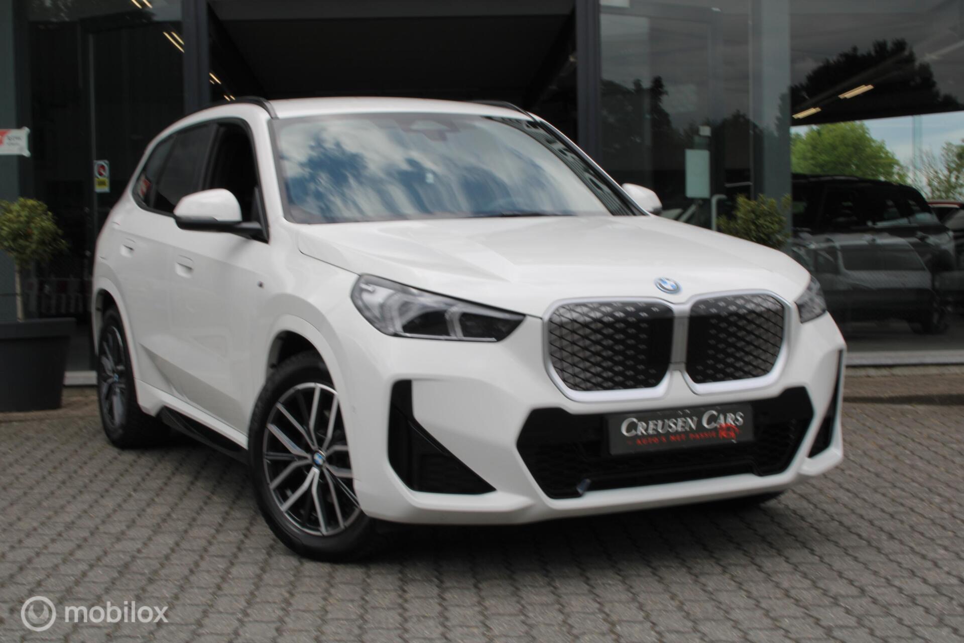 Foto van BMW Ix1