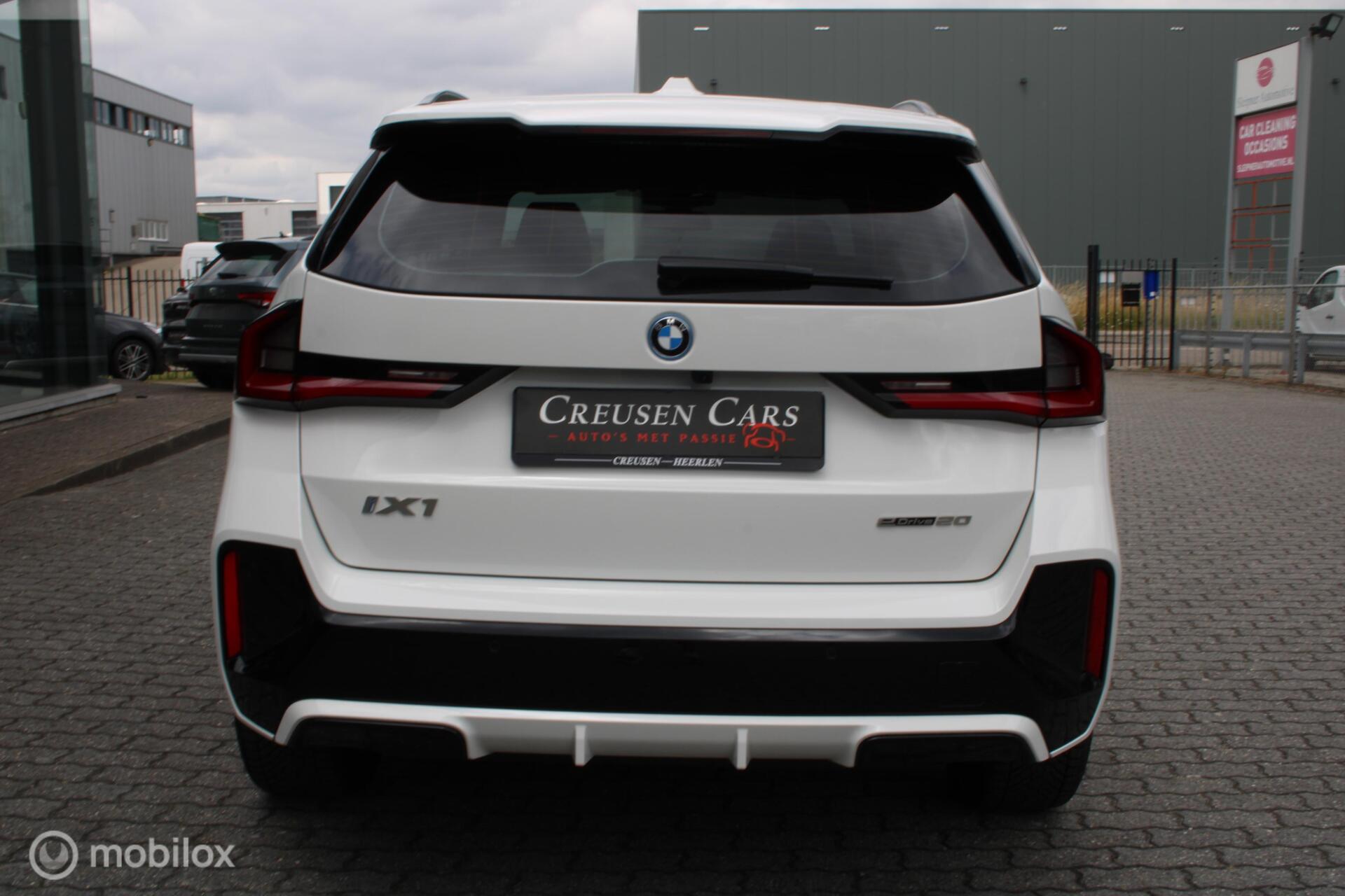 Foto van BMW Ix1