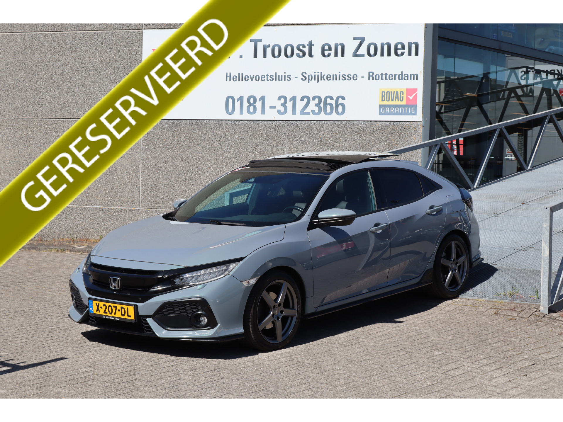 Honda Civic 5dr 1.5 i-VTEC Sport Plus Panoramadak! Achteruitrijcamera/Stoelverwarming/Apple carplay/Adaptieve cruise control/Lane assist/Dode hoek assistent/Leder interieur/Parkeer sensoren rondrom/Climate control/Navigatie/DAB 2019 - voorkant