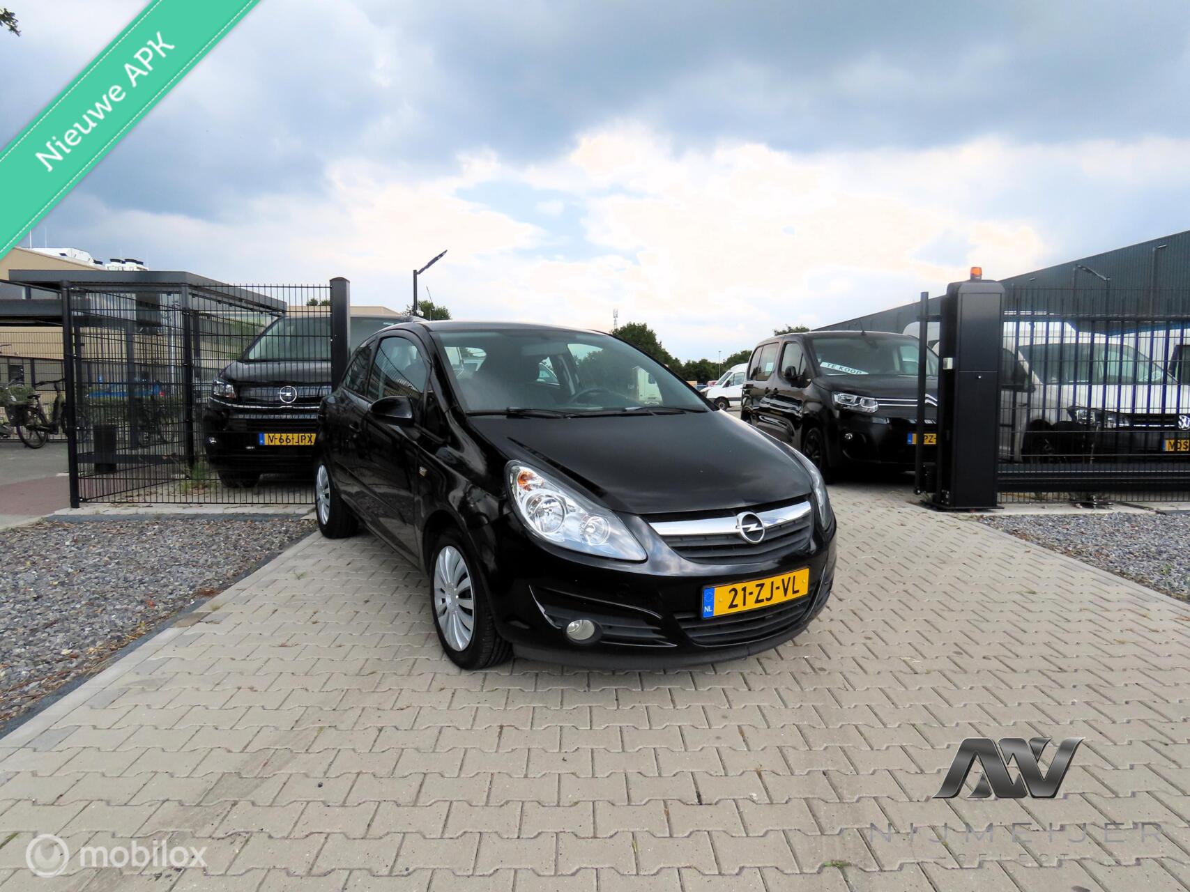 Opel Corsa 1.2-16V Enjoy AIRCO l APK l NW BANDEN l RIJKLAAR 2008 - voorkant