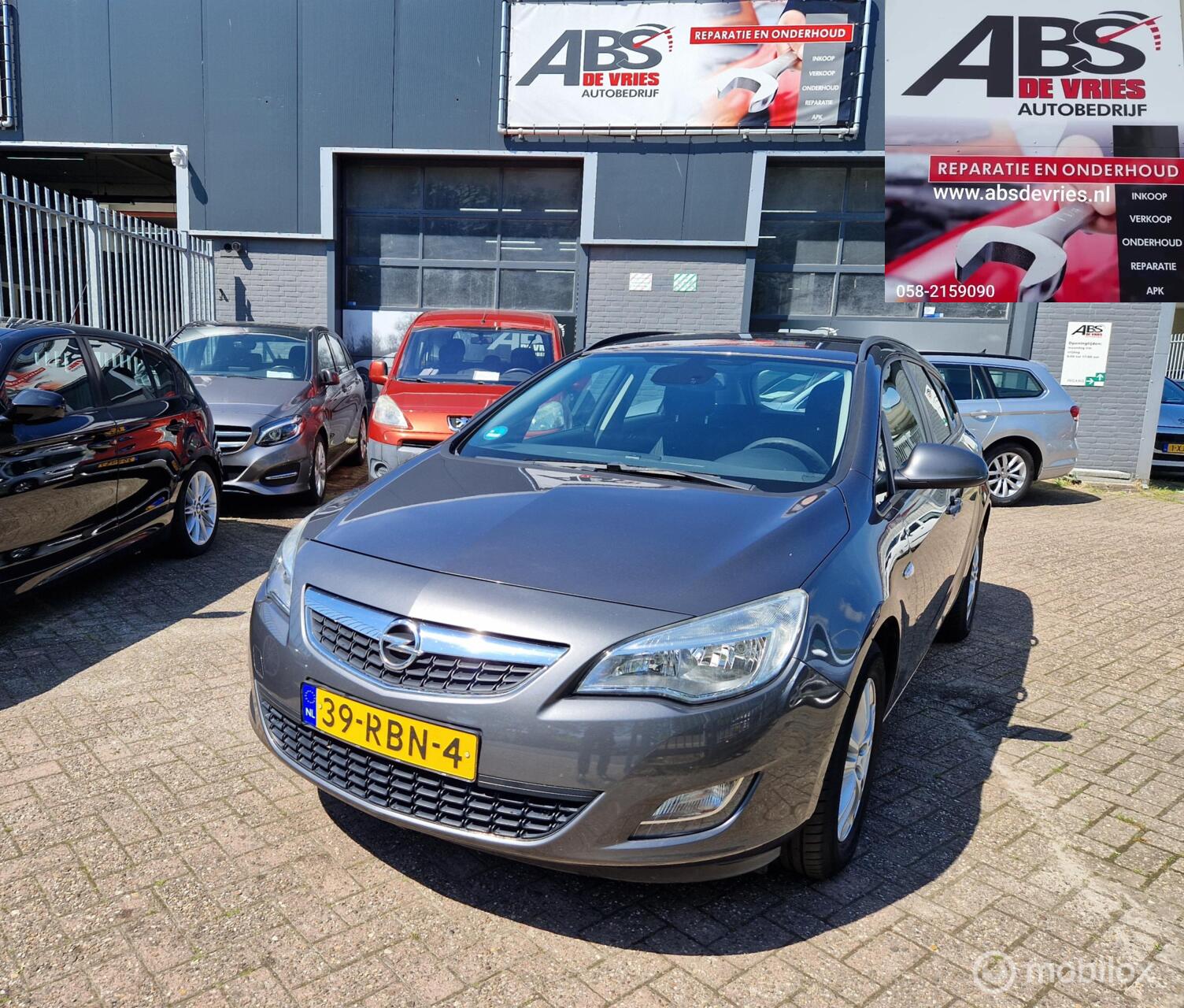 Opel Astra Sports Tourer 1.6 Turbo  AIRCO CR CONTROL 180 PK 2011 - voorkant