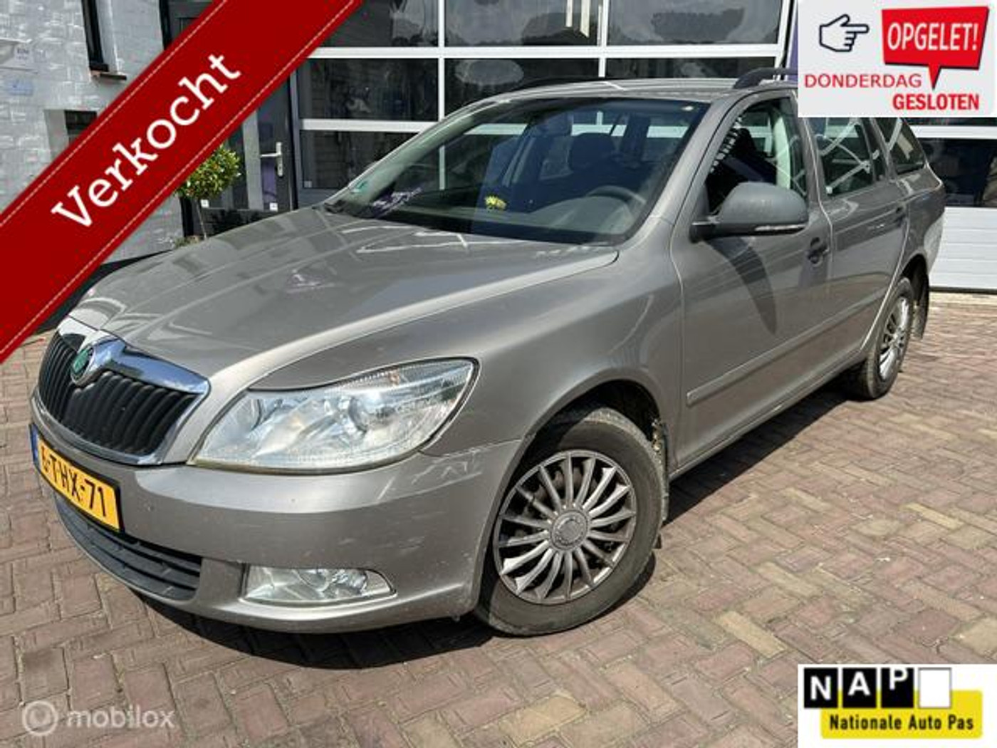 Skoda Octavia 2.0 TDI Ambition * AIRCO * TREKHAAK * 2012 - voorkant