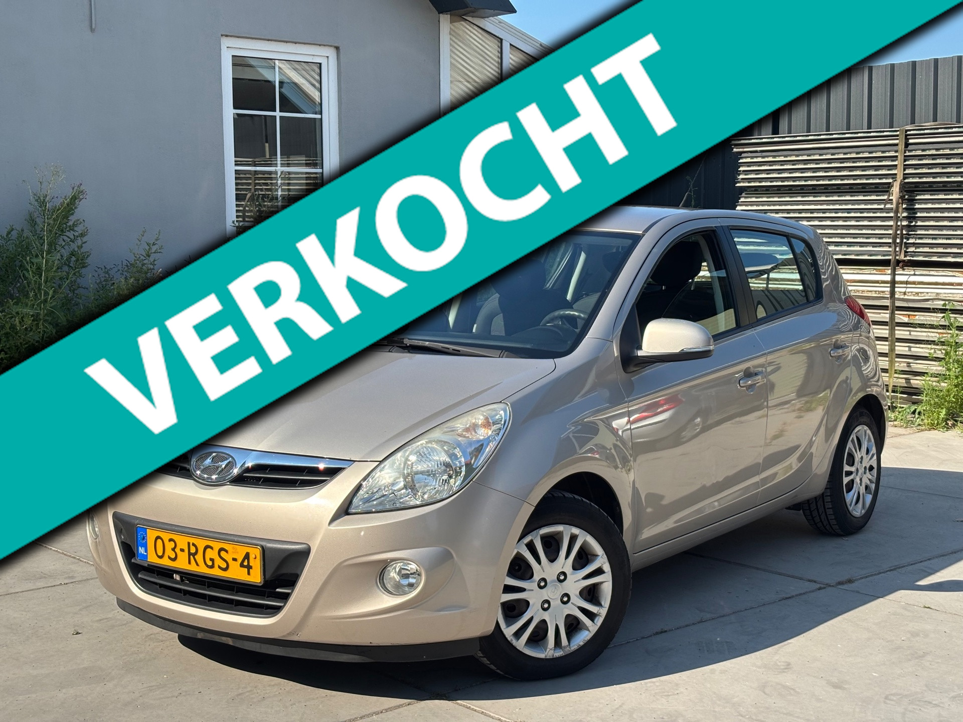Hyundai I20 1.4i i-Motion | Volledig dealer onderhouden | Airco | El. Ramen | Trekhaak | NAP | Ruime APK | Rijklaar! 2011 - voorkant