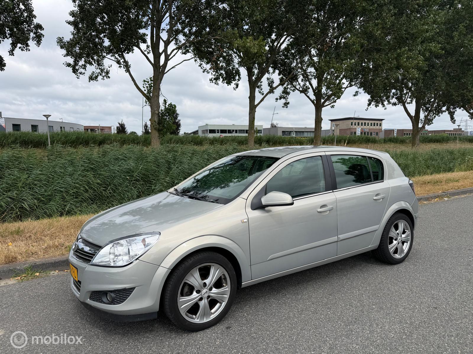 Opel Astra 1.6 Cosmo 2008 - voorkant