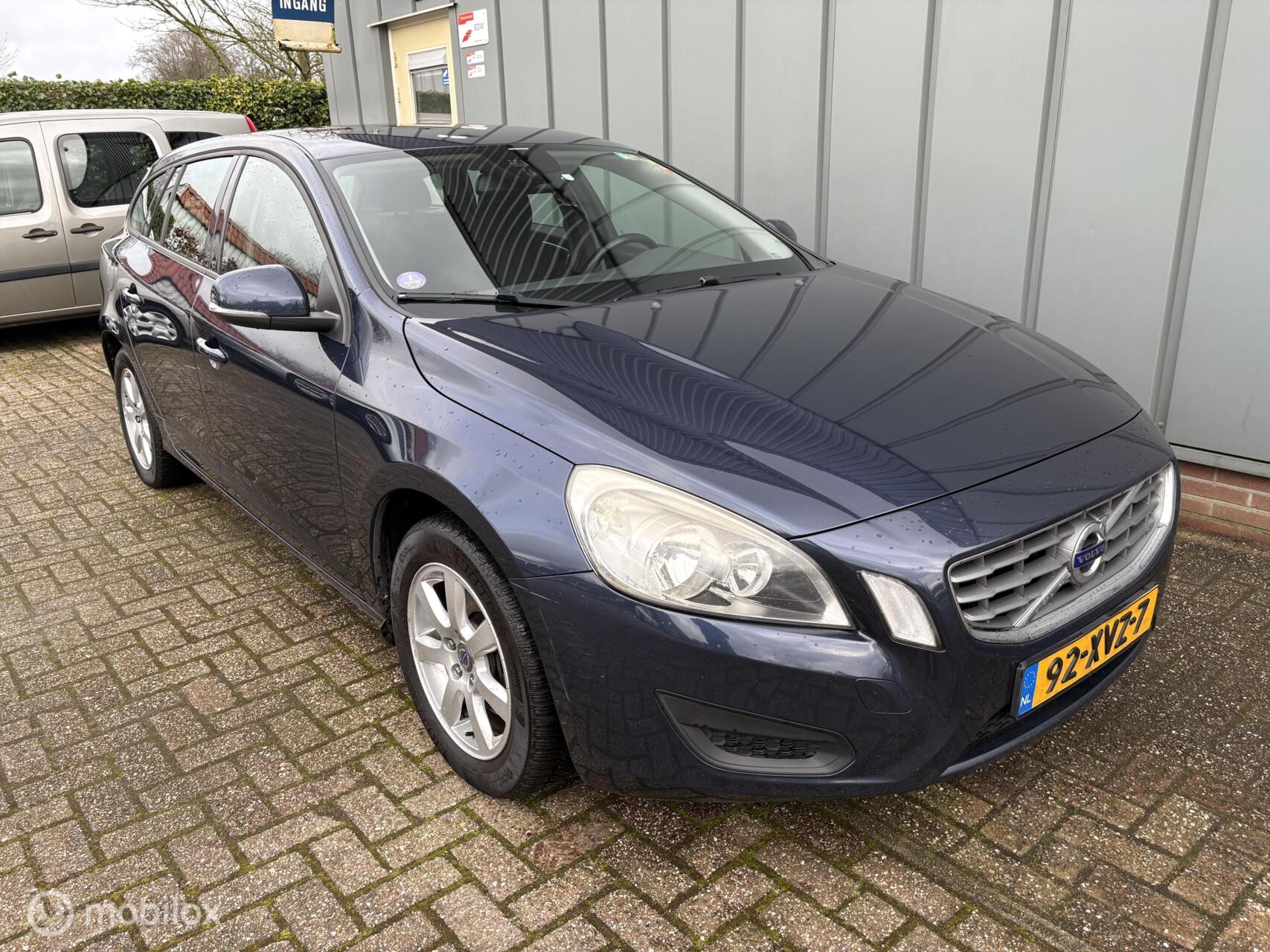 Volvo V60 1.6 T3 Kinetic 2012 - voorkant