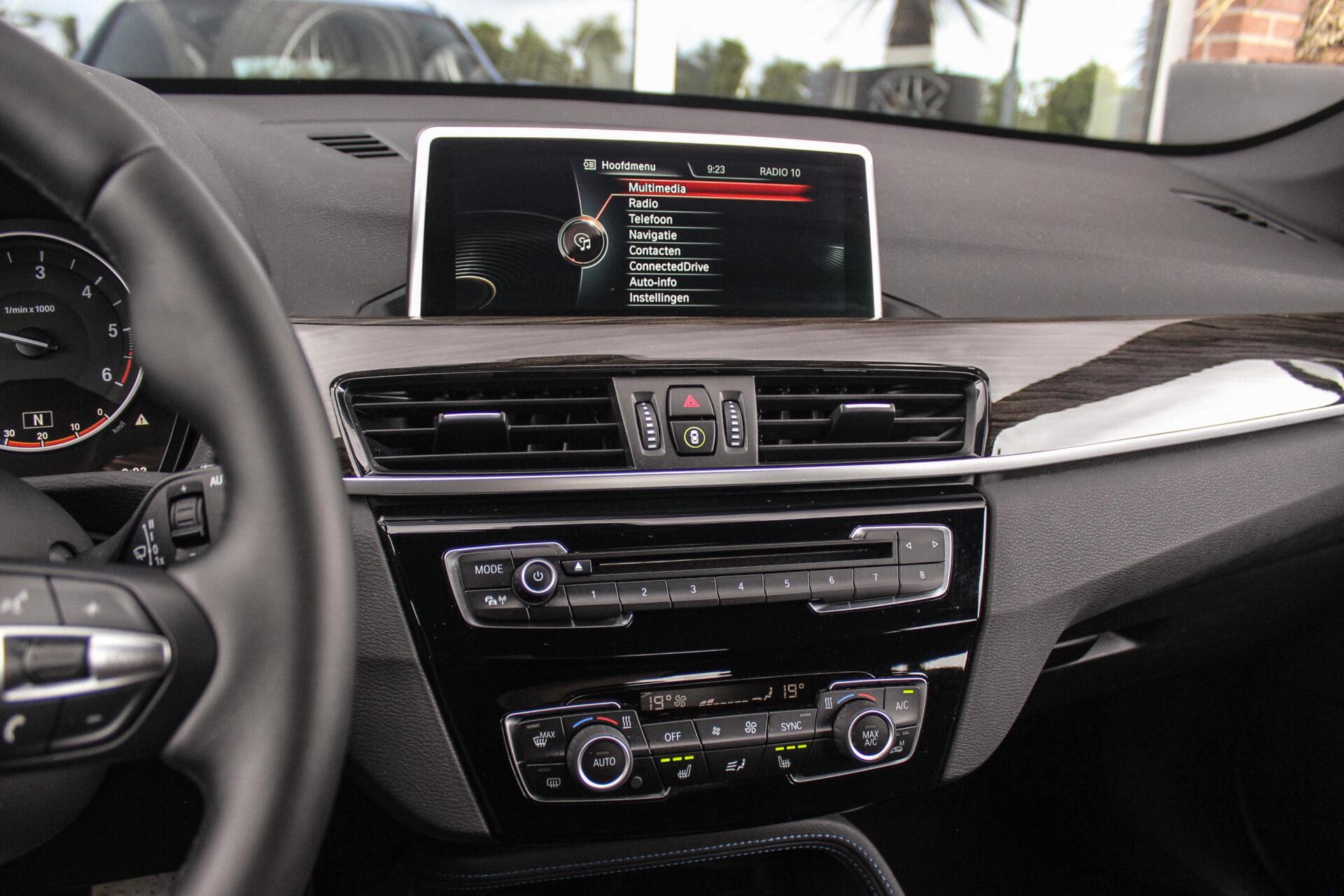 Foto van BMW X1 Xdrive18d