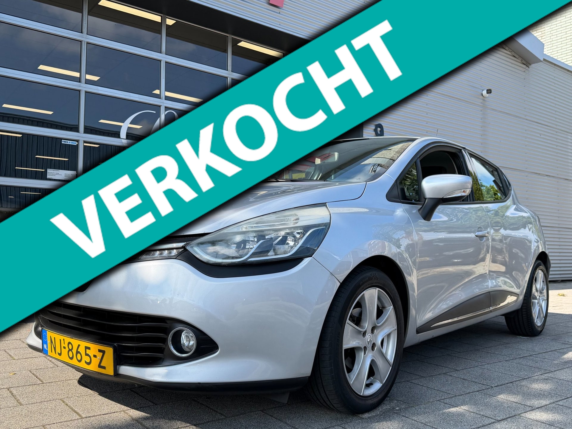 Renault Clio 0.9 TCe Dynamique - Navigatie I Airco I Sport velgen I Comfort pakket  I APK - 2027 2013 - voorkant