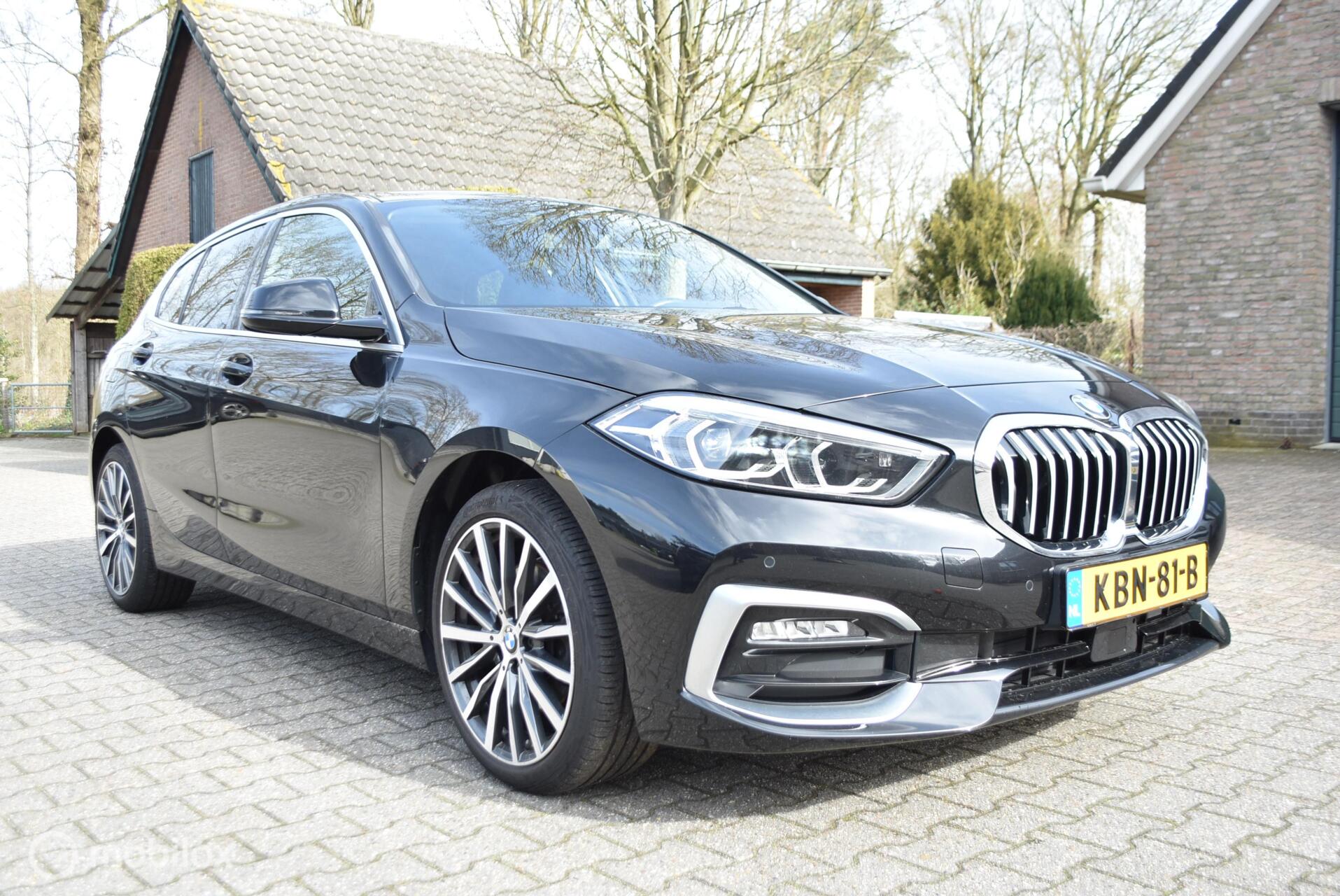 BMW 1-serie 118i Luxury Exe Aut Led leder acc cruise 2020 - voorkant