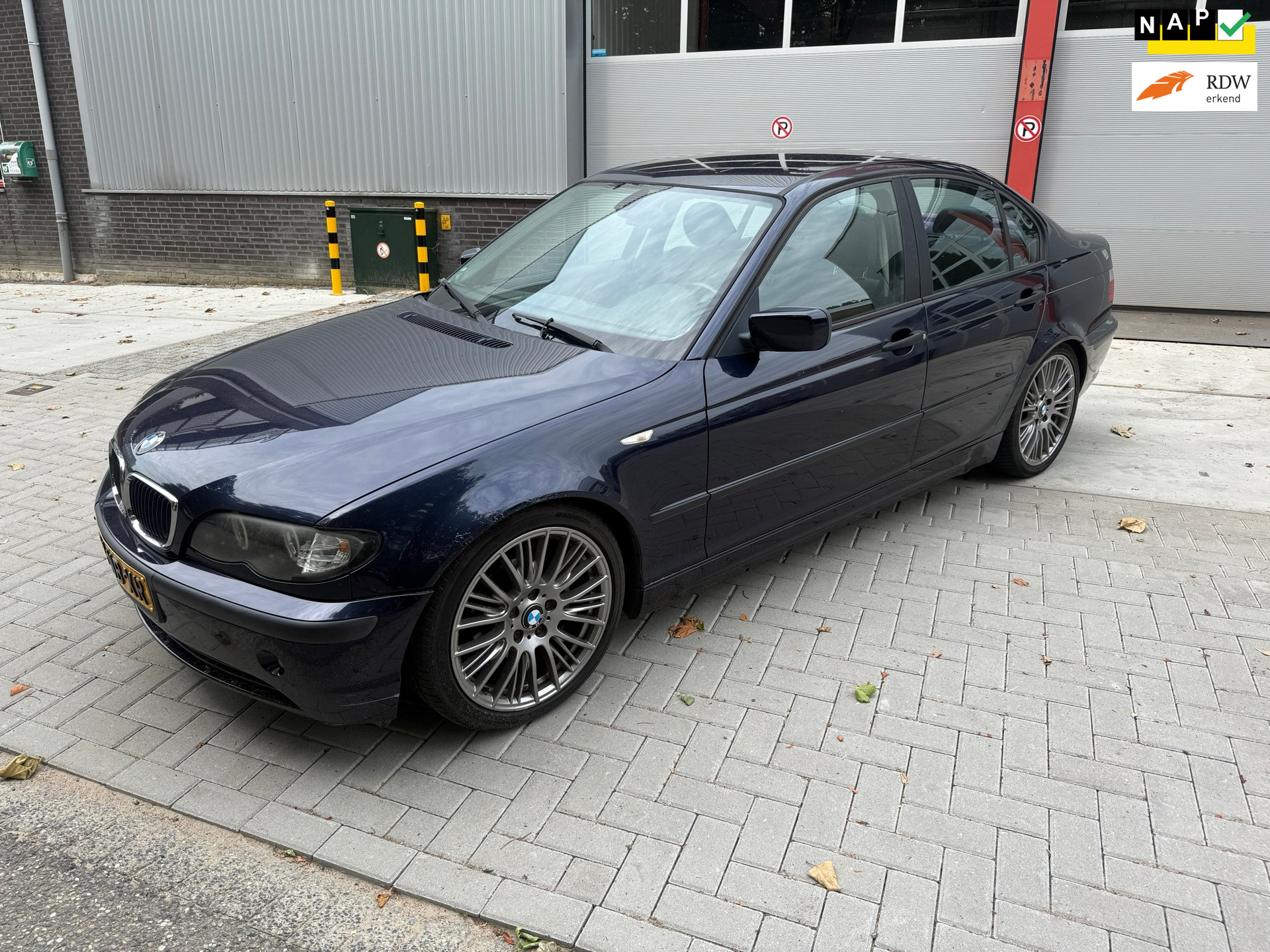 BMW 3er Reihe 318i Executive 2003 - voorkant