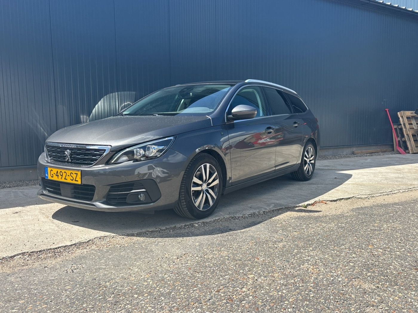 Peugeot 308 SW 1.2 PureTech Tech Edition 2019 - voorkant