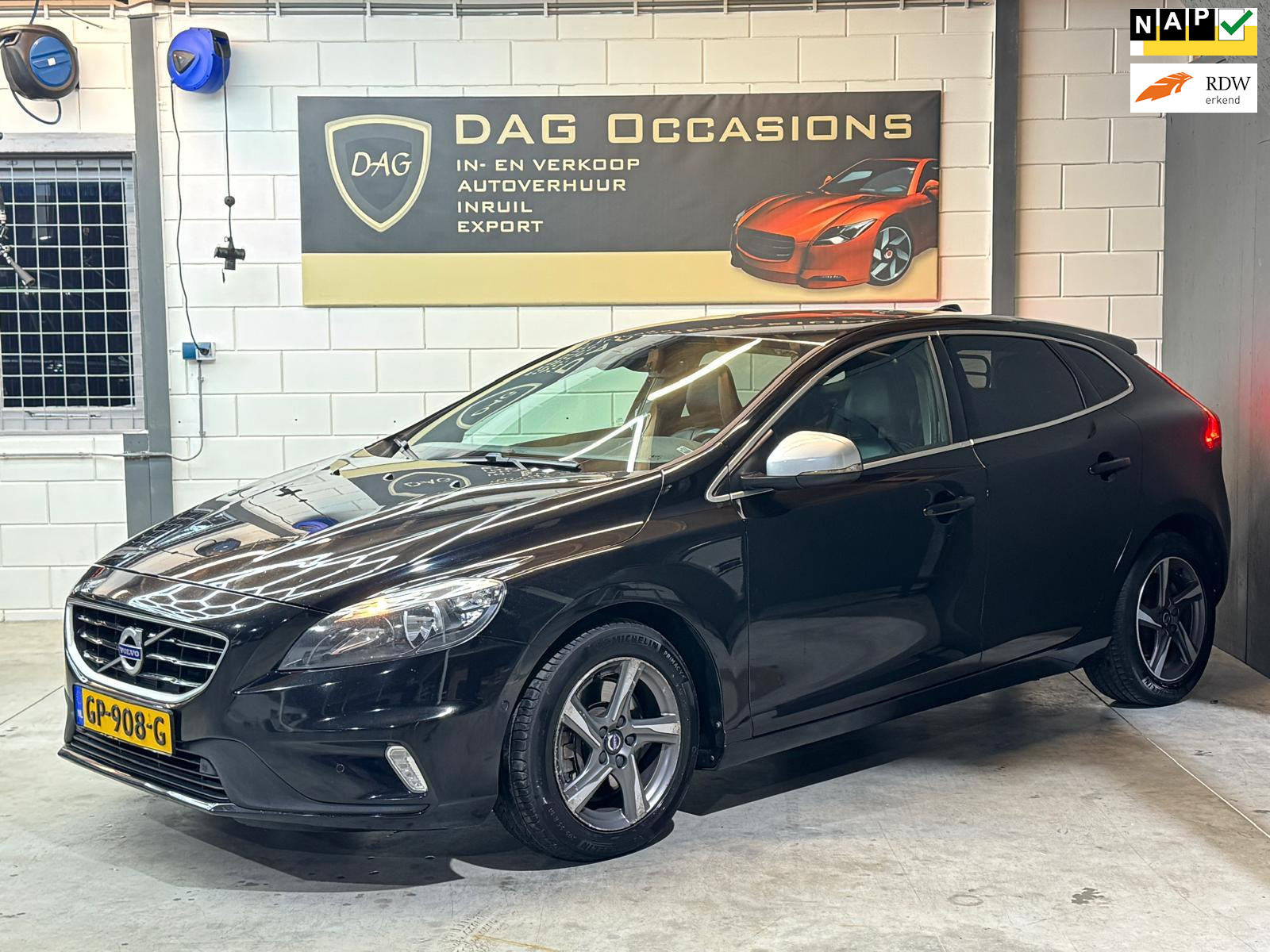Volvo V40 2.0 D3 R-Design AUTOMAAT|PDC|LEER|TREKHAAK|CRUISE 2015 - voorkant