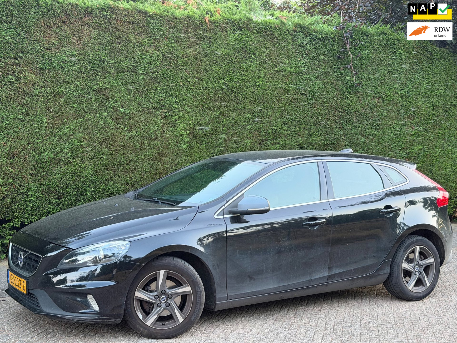 Volvo V40 2.0 D2 R-Design RIJDGOED/PDC/LEER/XENON/NLAUTO!!! 2015 - voorkant
