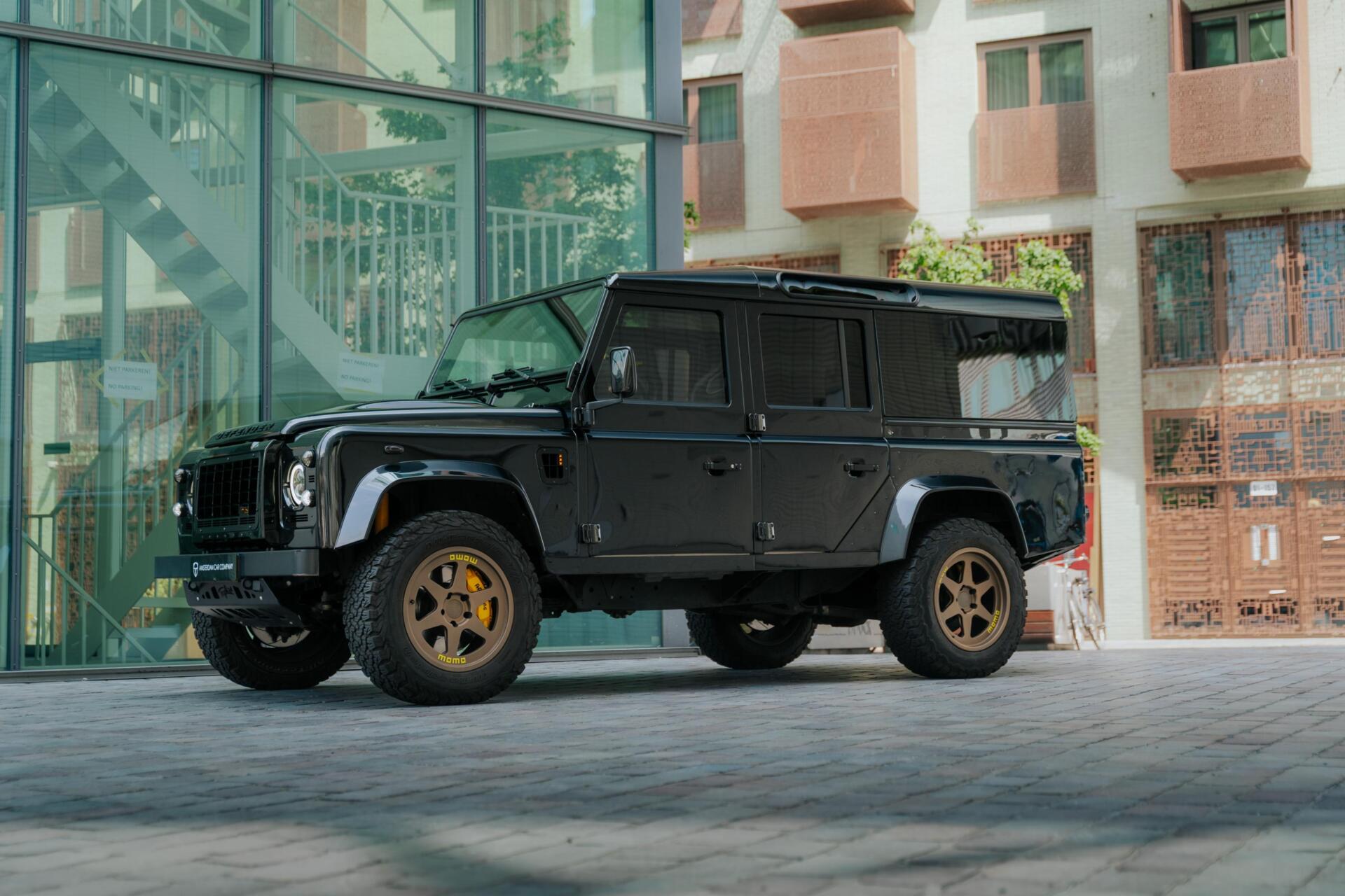 Land Rover Defender 110 Top Hat 740pk.  automaat 2009 - voorkant