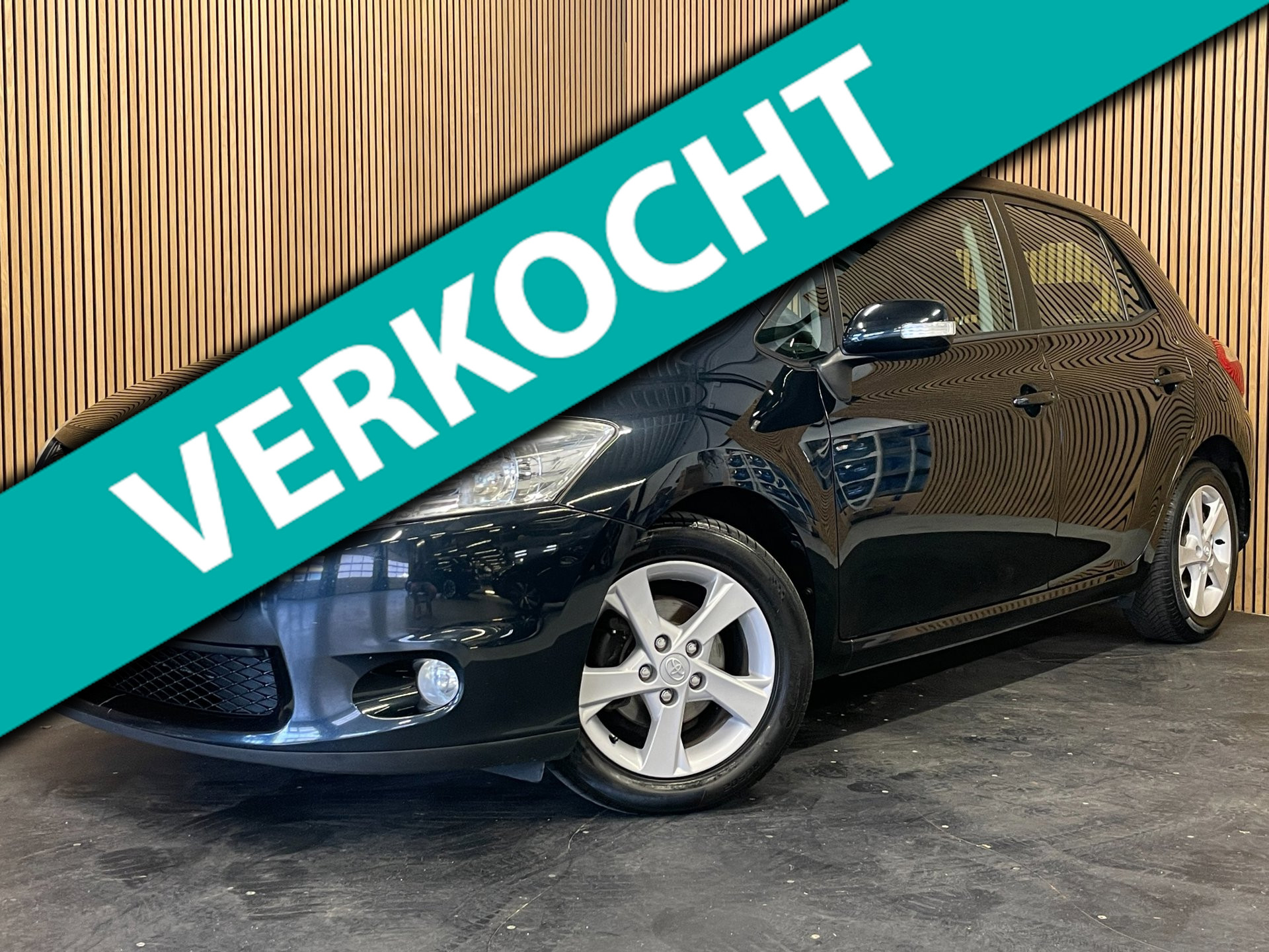 Toyota Toyota Auris 1.3|99 PK|5-DEURS|AIRCONDITIONING|ELEKTRISCHE RAMEN+SPIEGELS|RADIO CD/AUX|LMV|MF-STUURWIEL|NETTE AUTO|MISTLAMPEN| 2012 - voorkant
