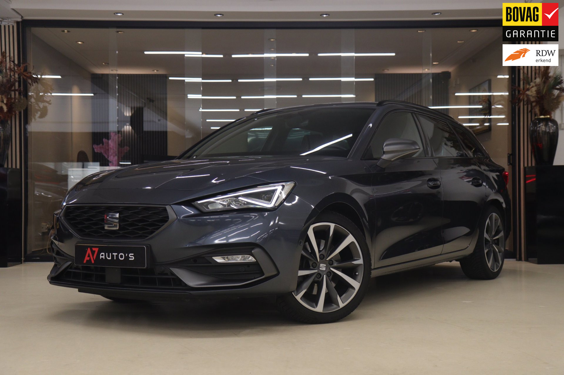 Seat Leon Sportstourer 1.5 eTSI FR NAP/CARPLAY/ACC/PDC/CAM/LANEASSIST/VOL 2020 - voorkant