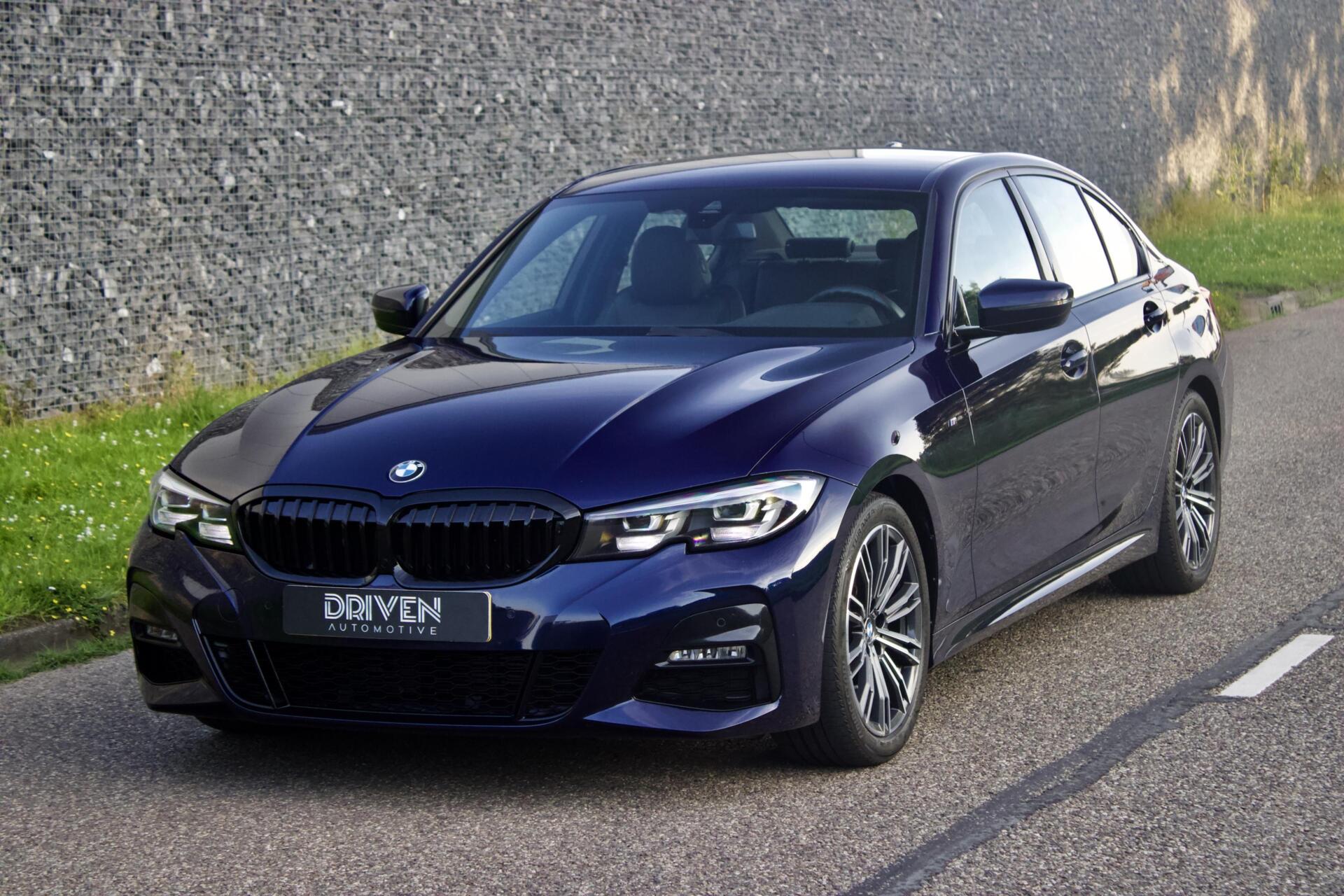 BMW 320i 330i | Tanzanit Blue - Live Cockpit - H/K - NL 2020 - voorkant