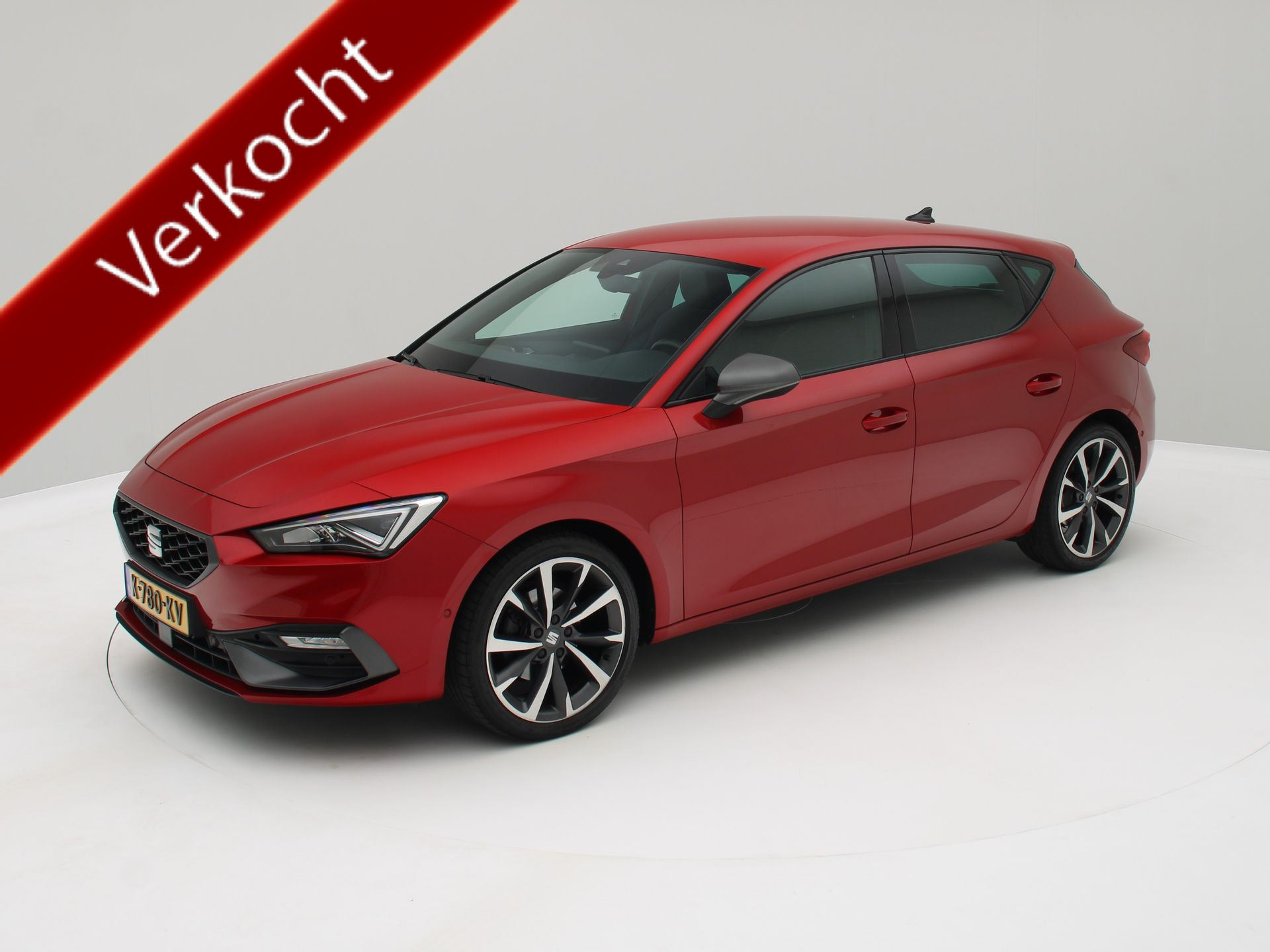 Seat Leon 1.5 eTSI FR Launch Edition Camera / Full matrix LED / Virtual Cockpit / Origineel NL 2021 - voorkant