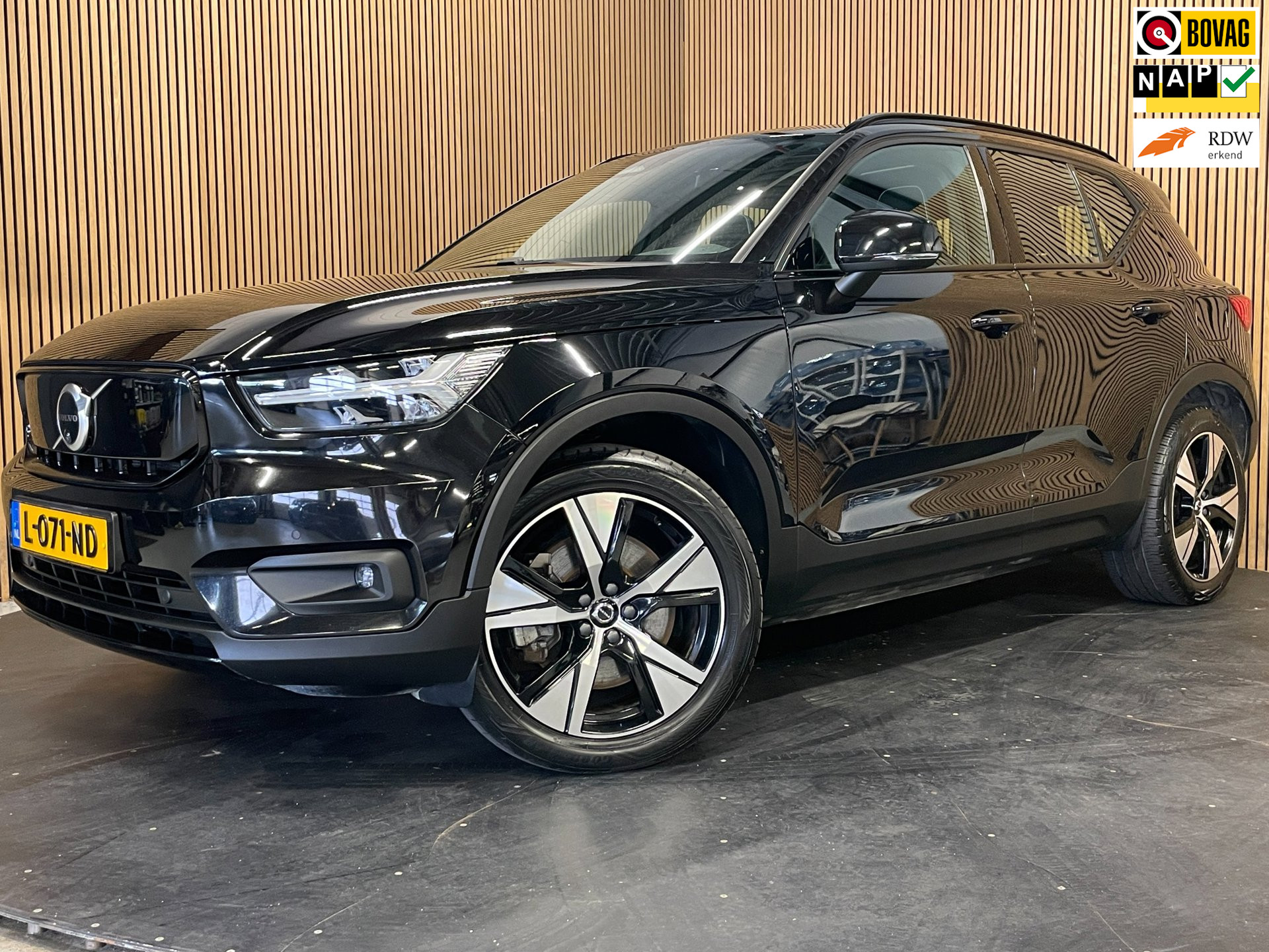 Volvo XC40 Recharge P8 AWD R-Design|90%SOH|ACC|PANO|360+V+A-CAMERA|CARPLAY|ANDROID|STOEL+STUURVERW|ELEK.KLEP|NL|NAP|INCL.BTW|1 EIG 2021 - voorkant