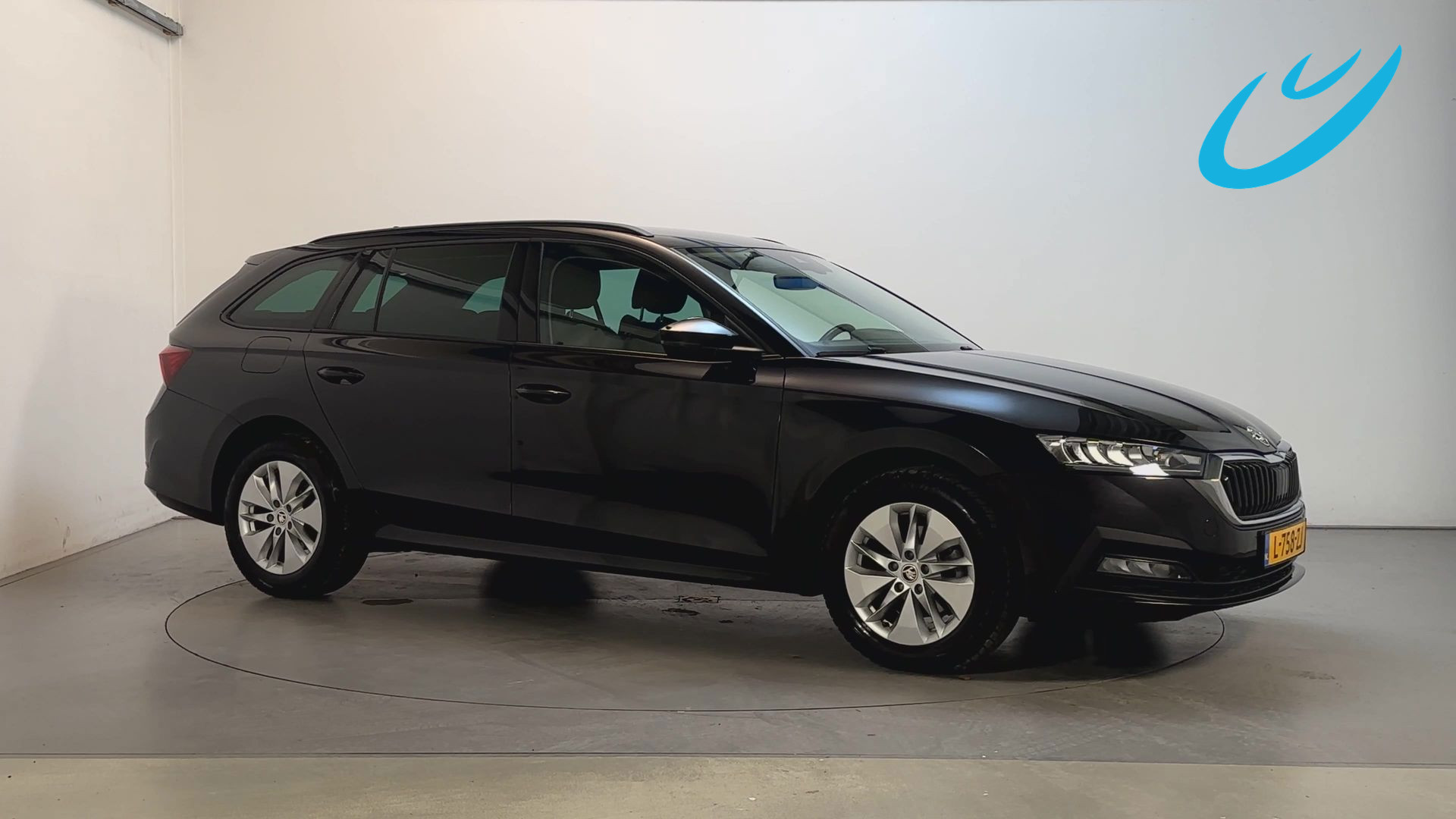 Skoda Octavia 1.0 TSI Business Edition Parkeersensoren Sfeerverlichting App Connect DAB+ 2021 - voorkant