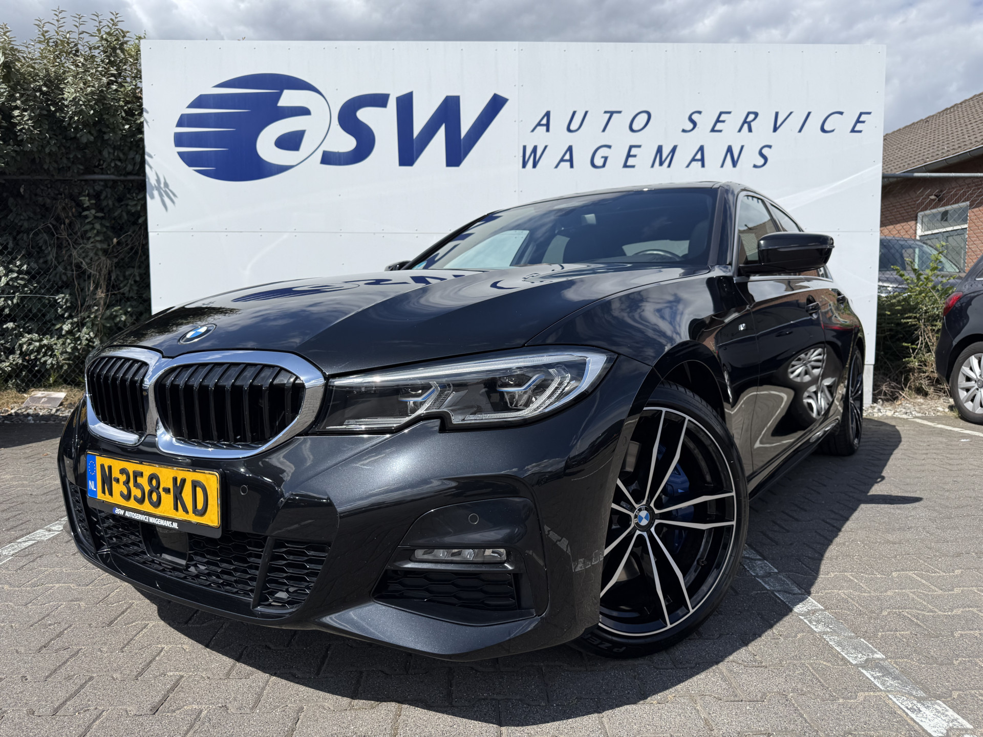 Foto van BMW 330i