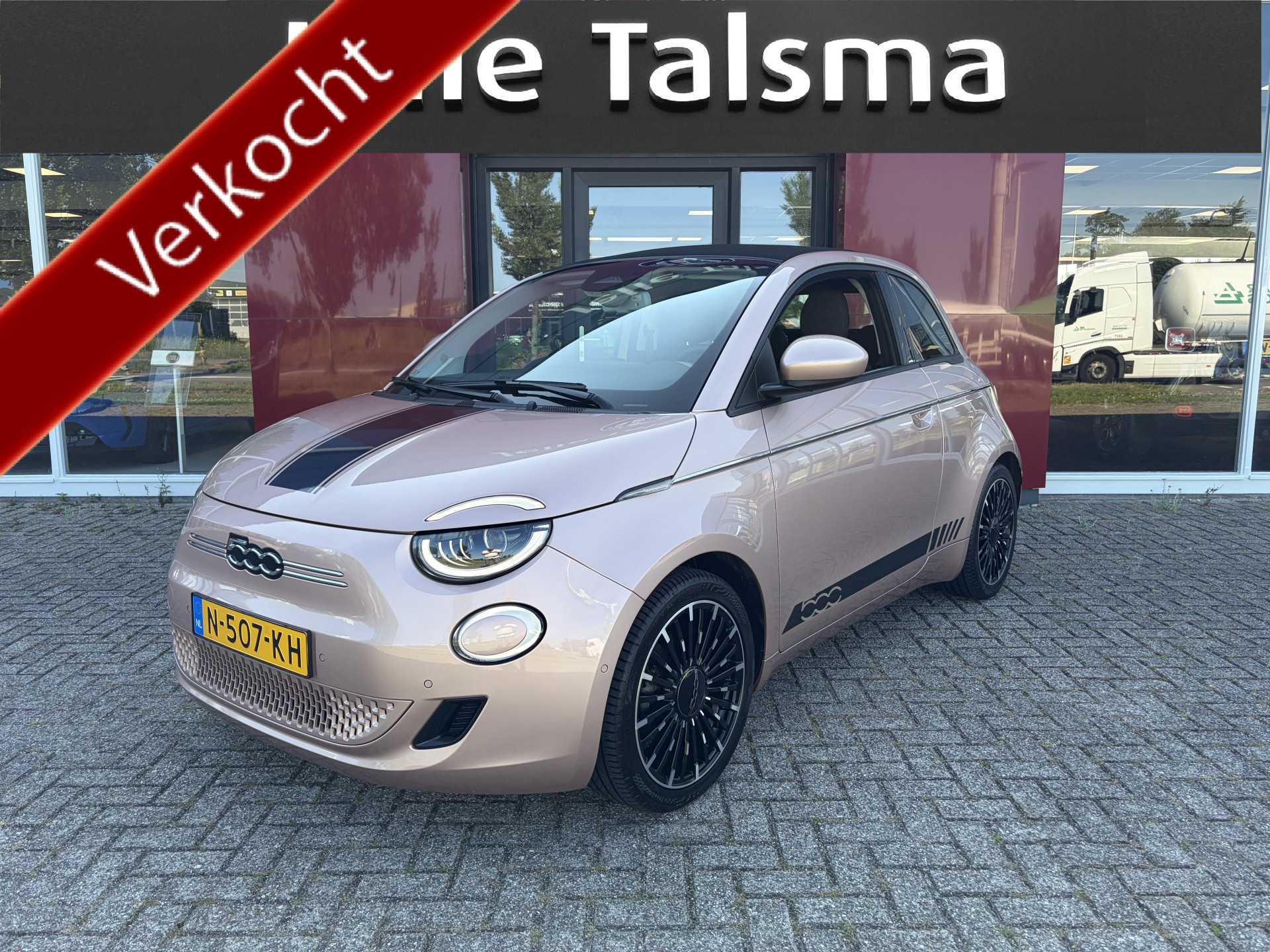 Fiat 500 Icon 42 kWh | 17" La Prima velgen | Camera | Parkeersensoren | Comfort Pack 2021 - voorkant
