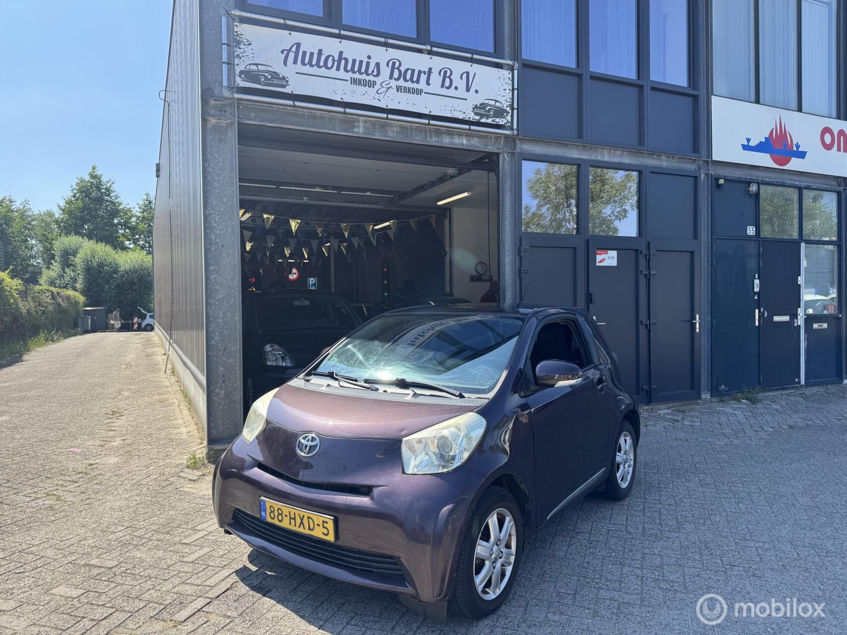 Toyota Toyota Iq 1.0 VVTi Comfort Airco! Nieuwe APK! NAP Rapport! 2009 - voorkant