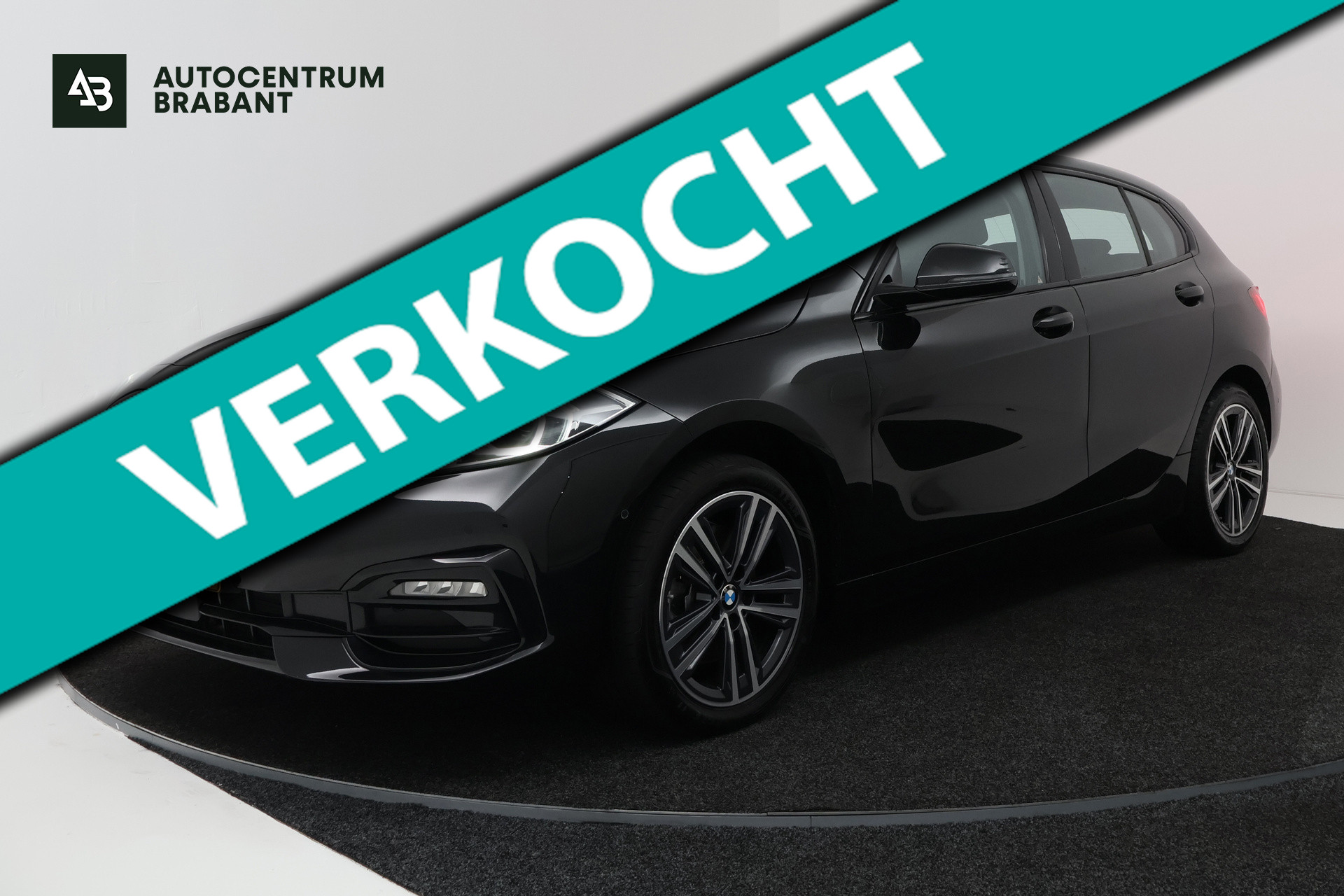 BMW 118i 118i High Executive (NAVIGATIE, SFEERVERLICHTING, CAMERA, SPORTSTOELEN, DEALER ONDERHOUDEN, 1e EIGENAAR) 2022 - voorkant